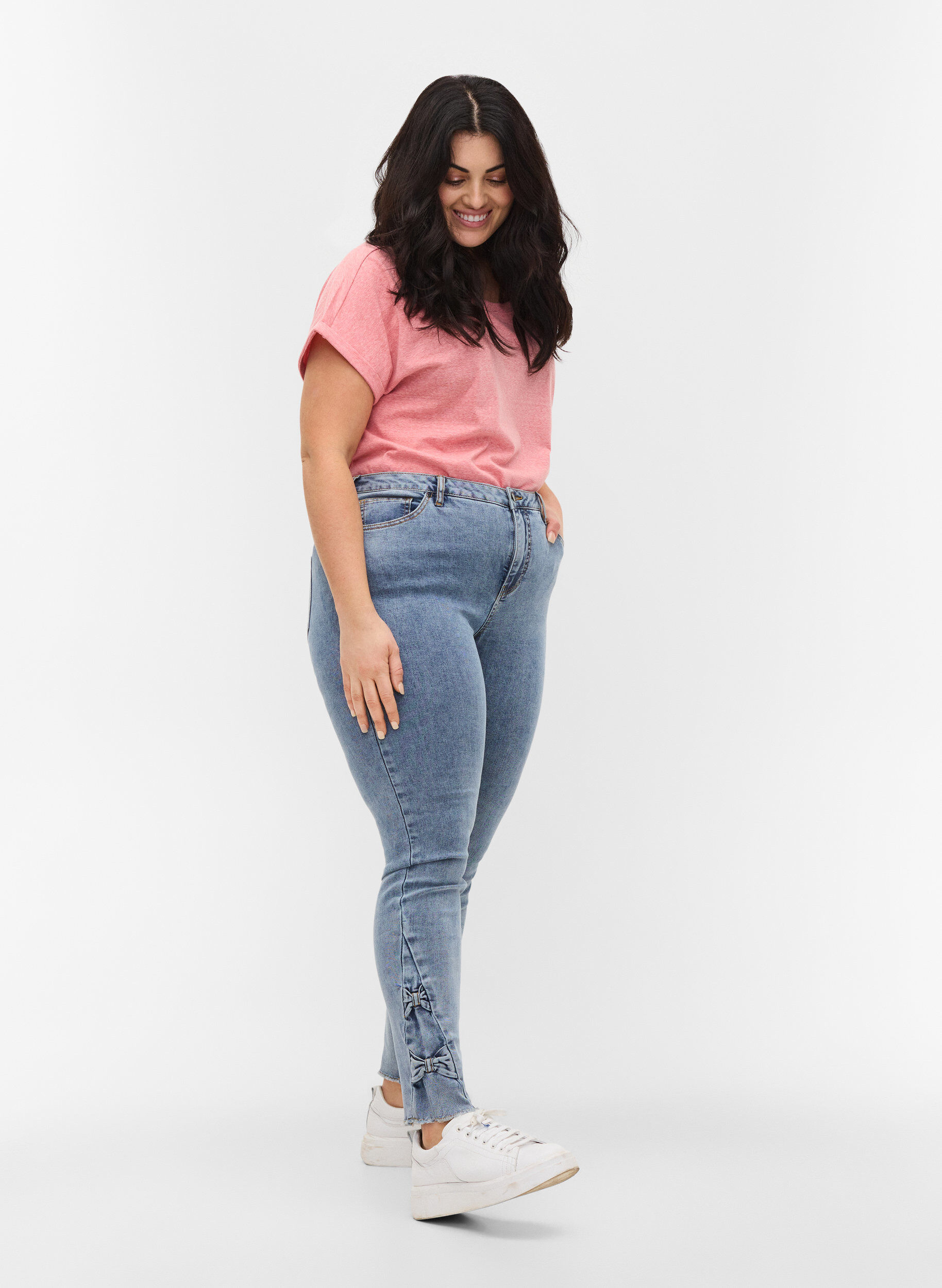 ZizziCropped Amy Jeans mit Schleifen, Light blue, Model image number 0