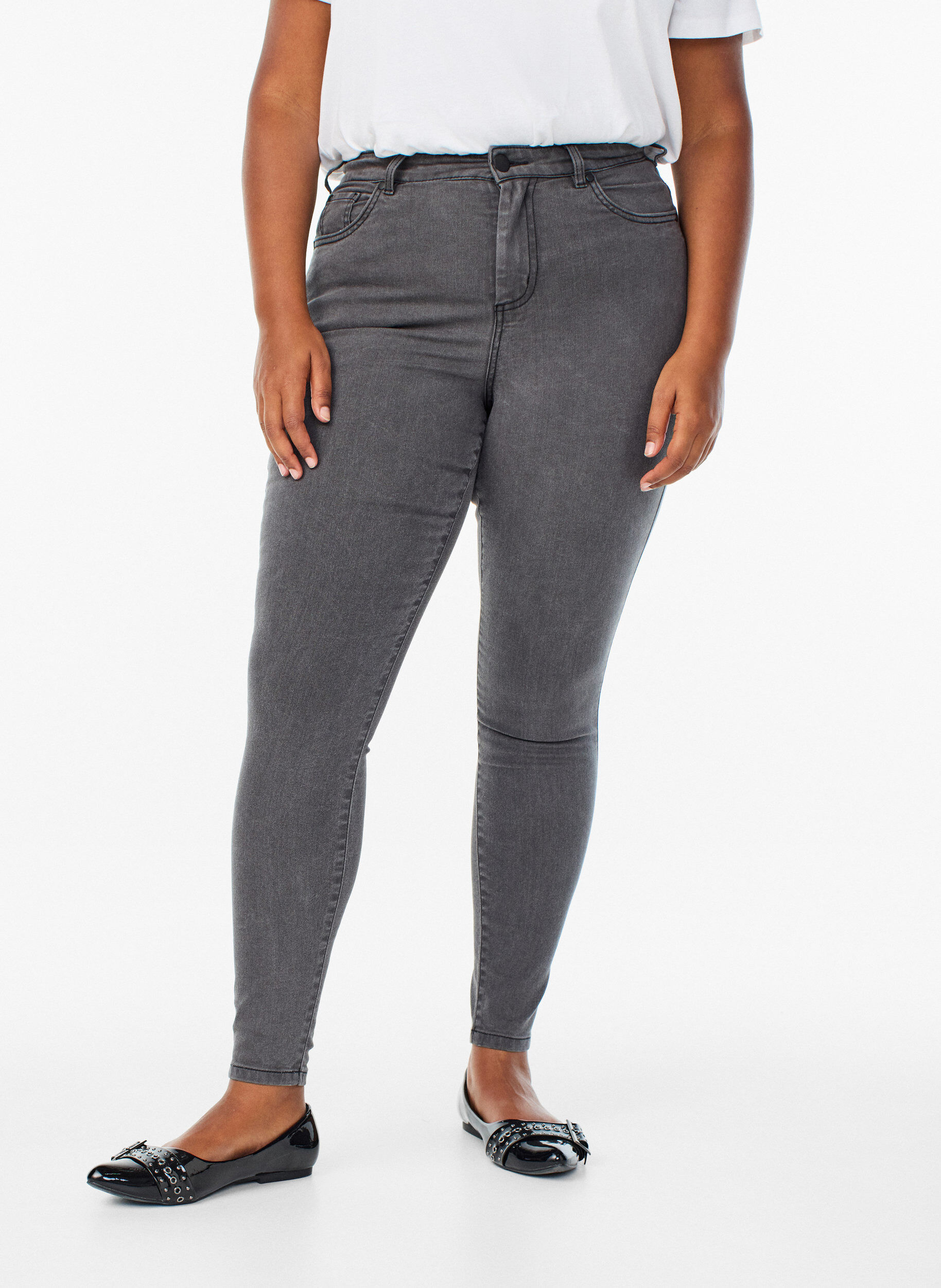 ZizziAmy Super Slim Fit Jeans mit hoher Taille, Grau, Model image number 2