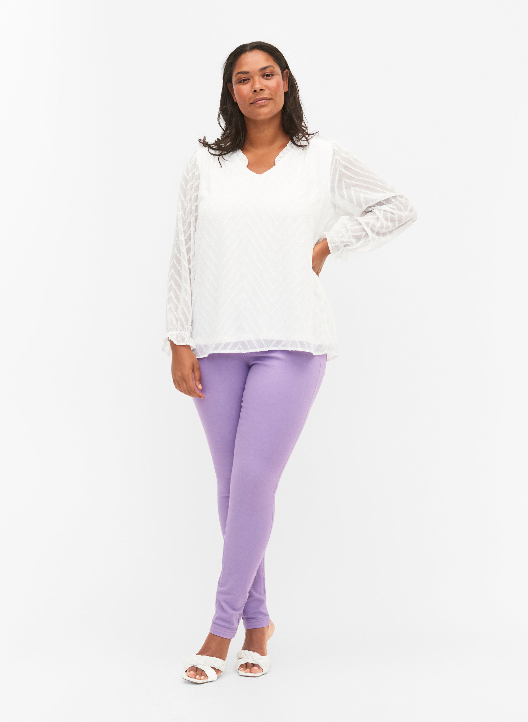 ZizziHochtaillierte Amy jeans in Super Slim Fit, Chalk Violet, Model image number 0