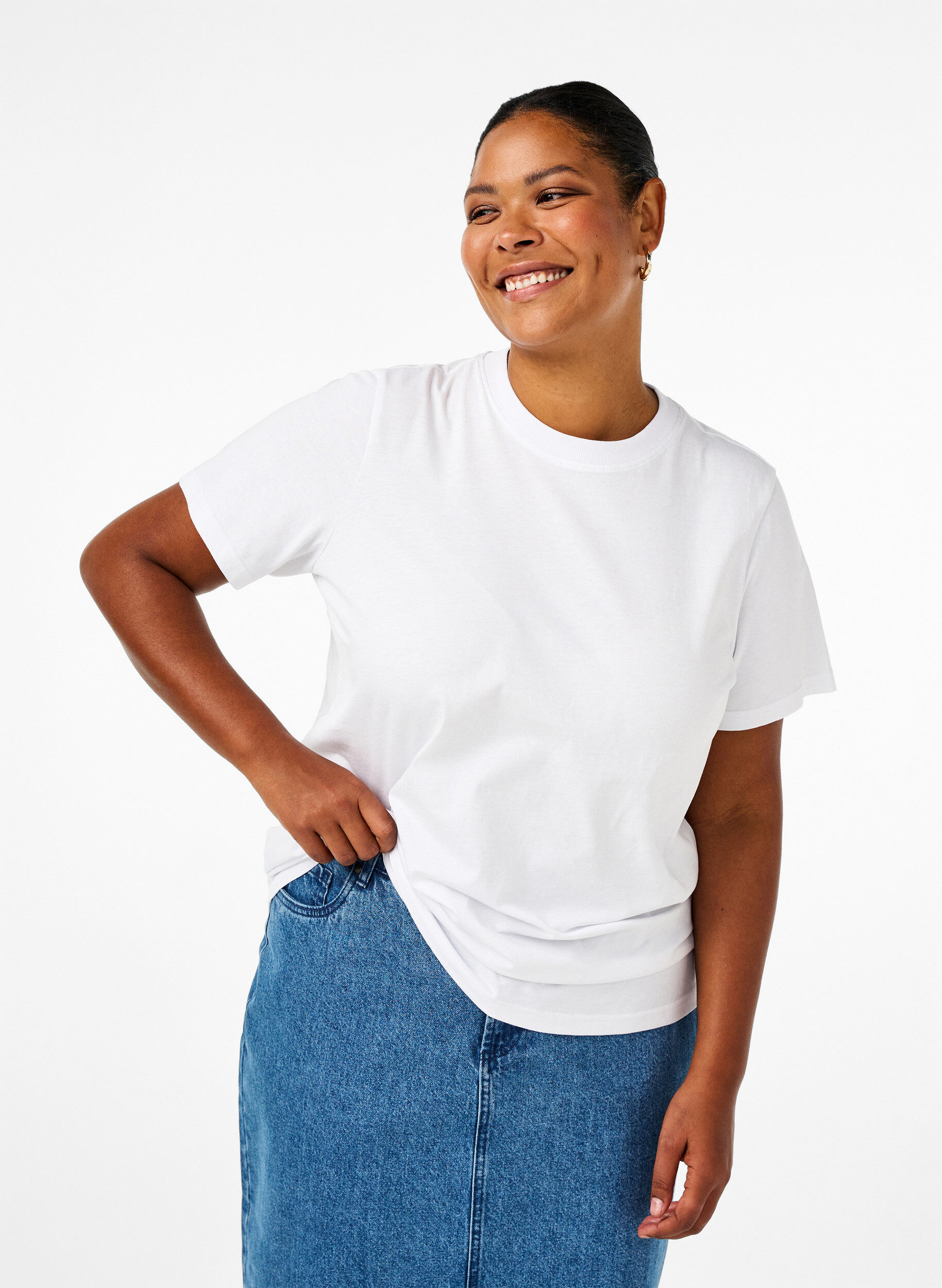 Basic-T-Shirt aus Baumwolle mit Rundhalsausschnitt, Wei&szlig;, Model