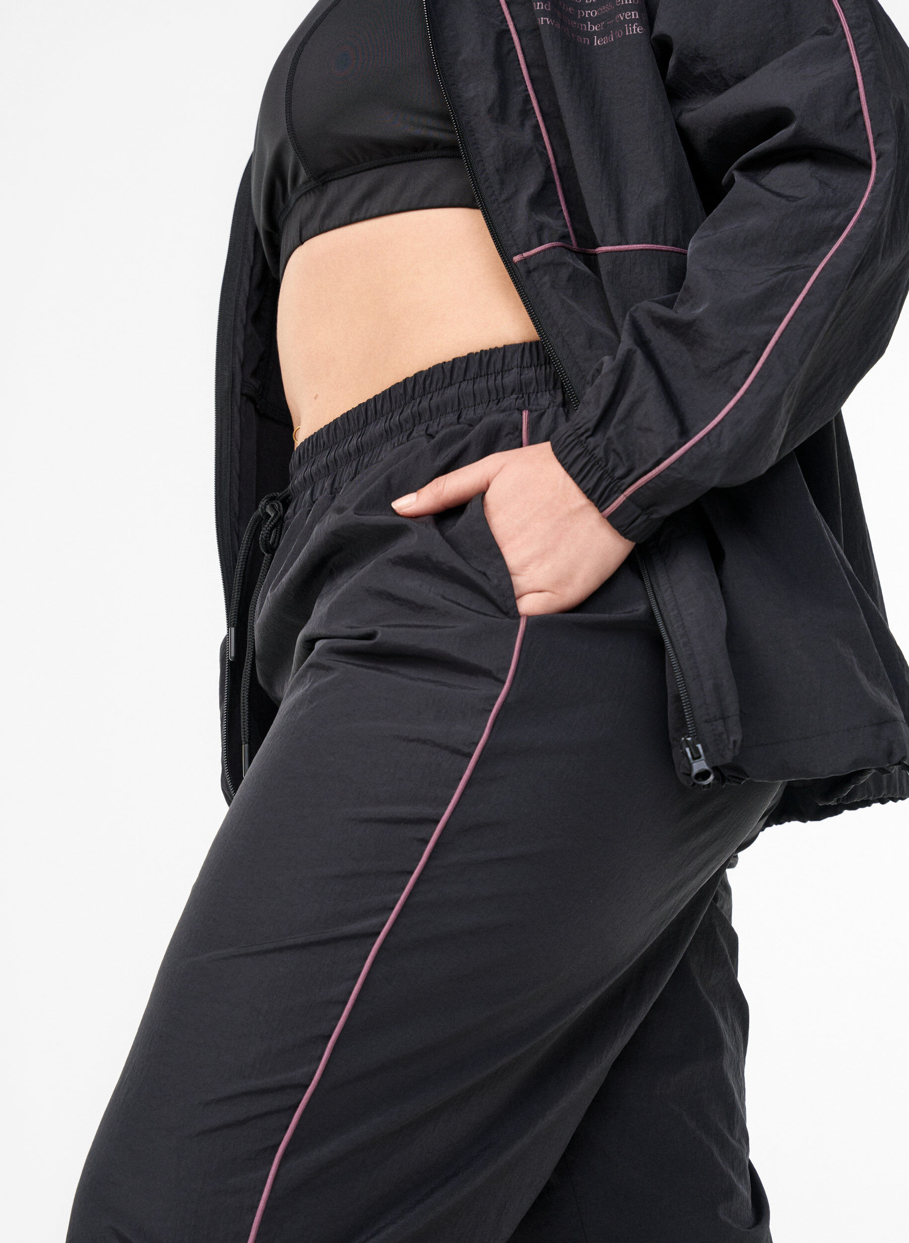 ZizziLeichte Hose mit Kontrastpaspeln und hoher Taille, Schwarz, Model image number 2