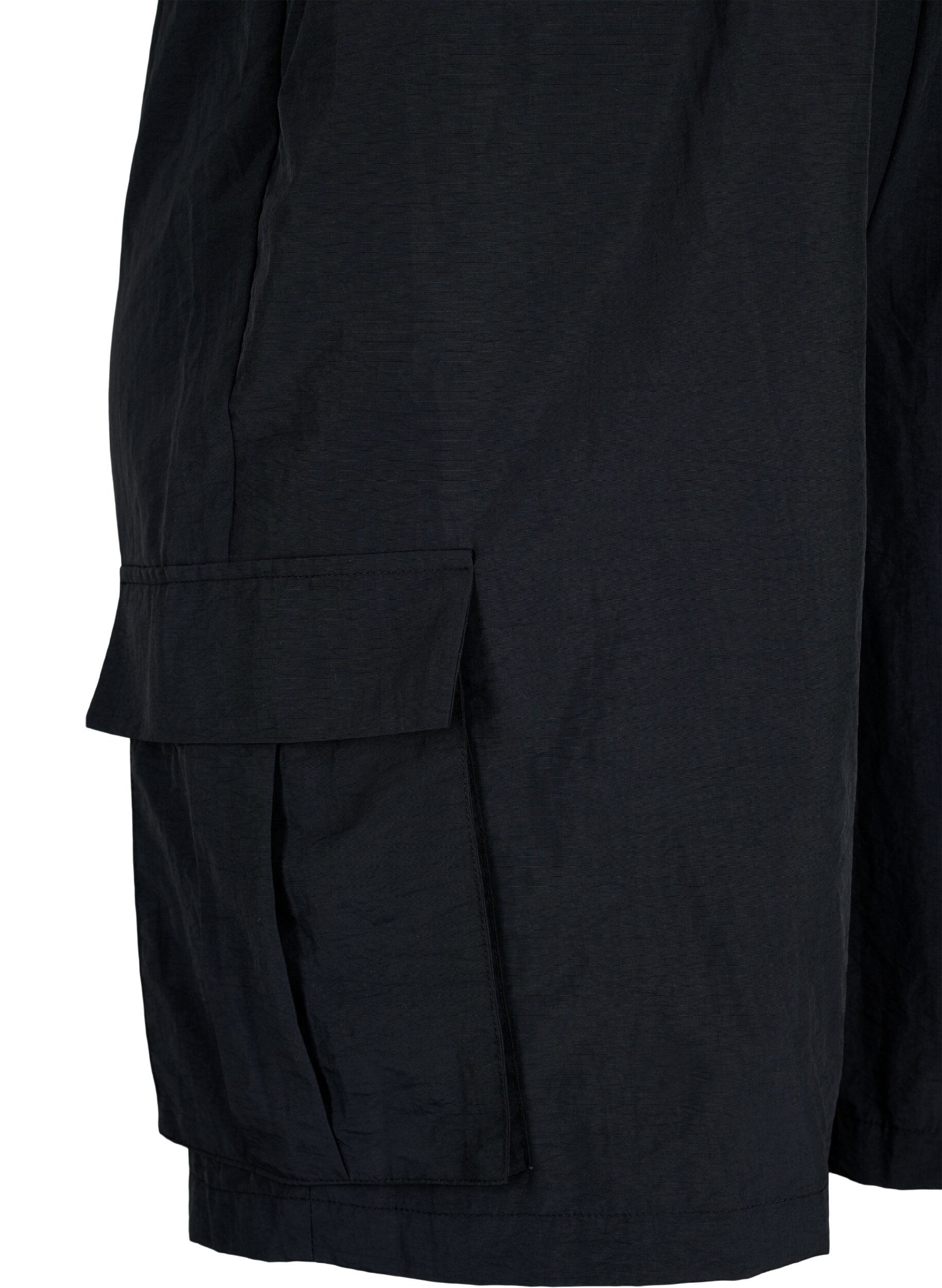 ZizziShorts mit hoher Taille und Cargo-Taschen, Black, Packshot image number 2