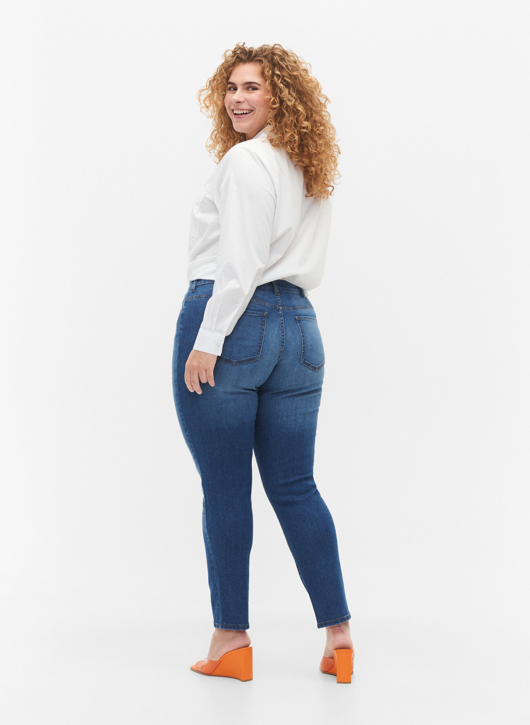 ZizziEmily Jeans mit regul&auml;rer Taille und schlankem Schnitt, Blue denim, Model image number 1