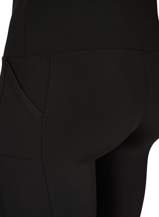 Eng anliegende kurze Hosen mit hohem Bund und Taschen, Black, Packshot image number 3