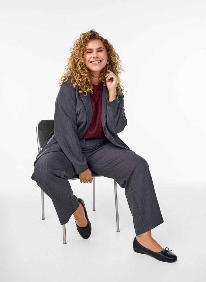 Grauer Anzug, , Model