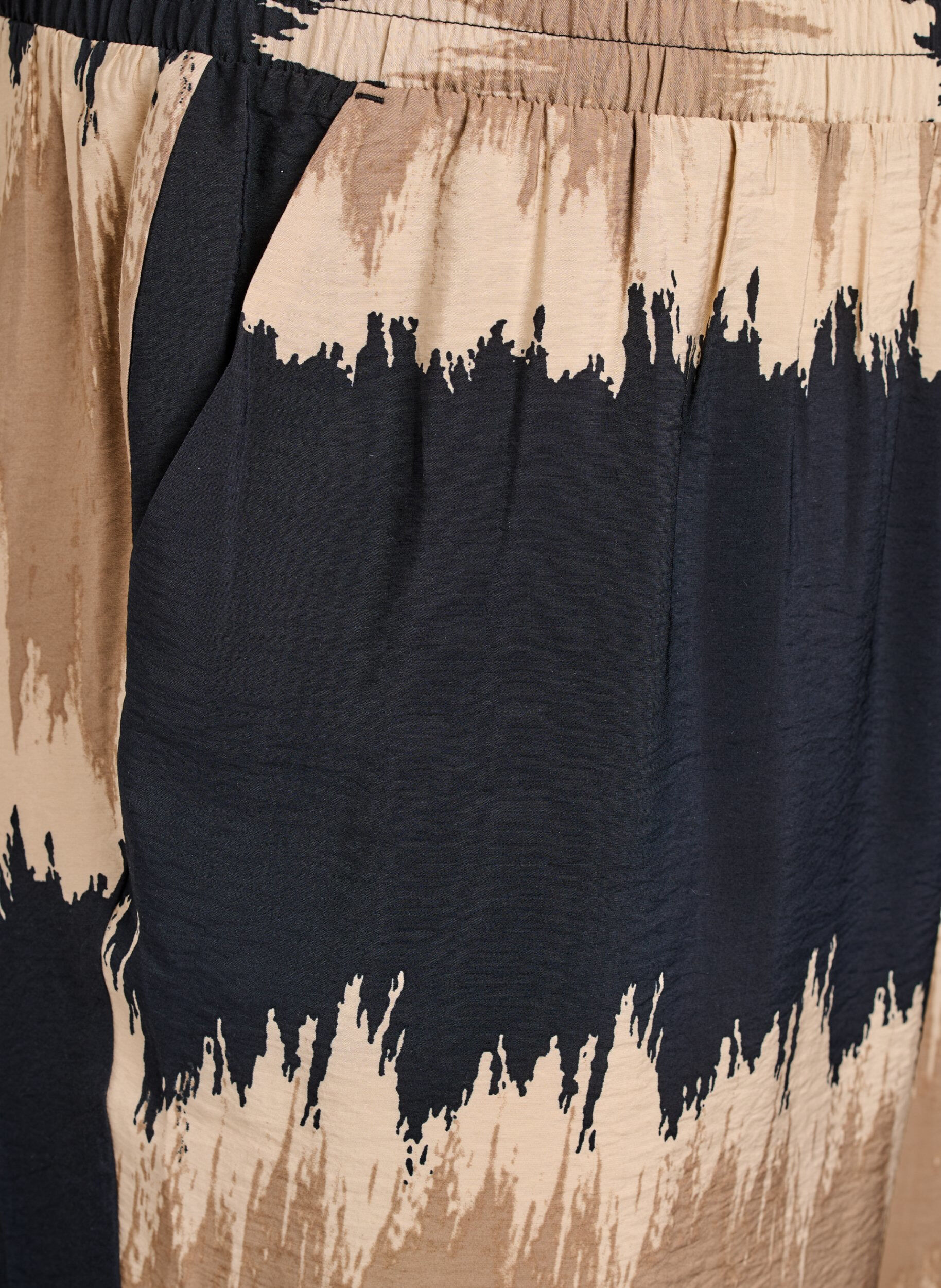 ZizziLockere Hose mit Grafikdruck, Schwarz, Packshot image number 2