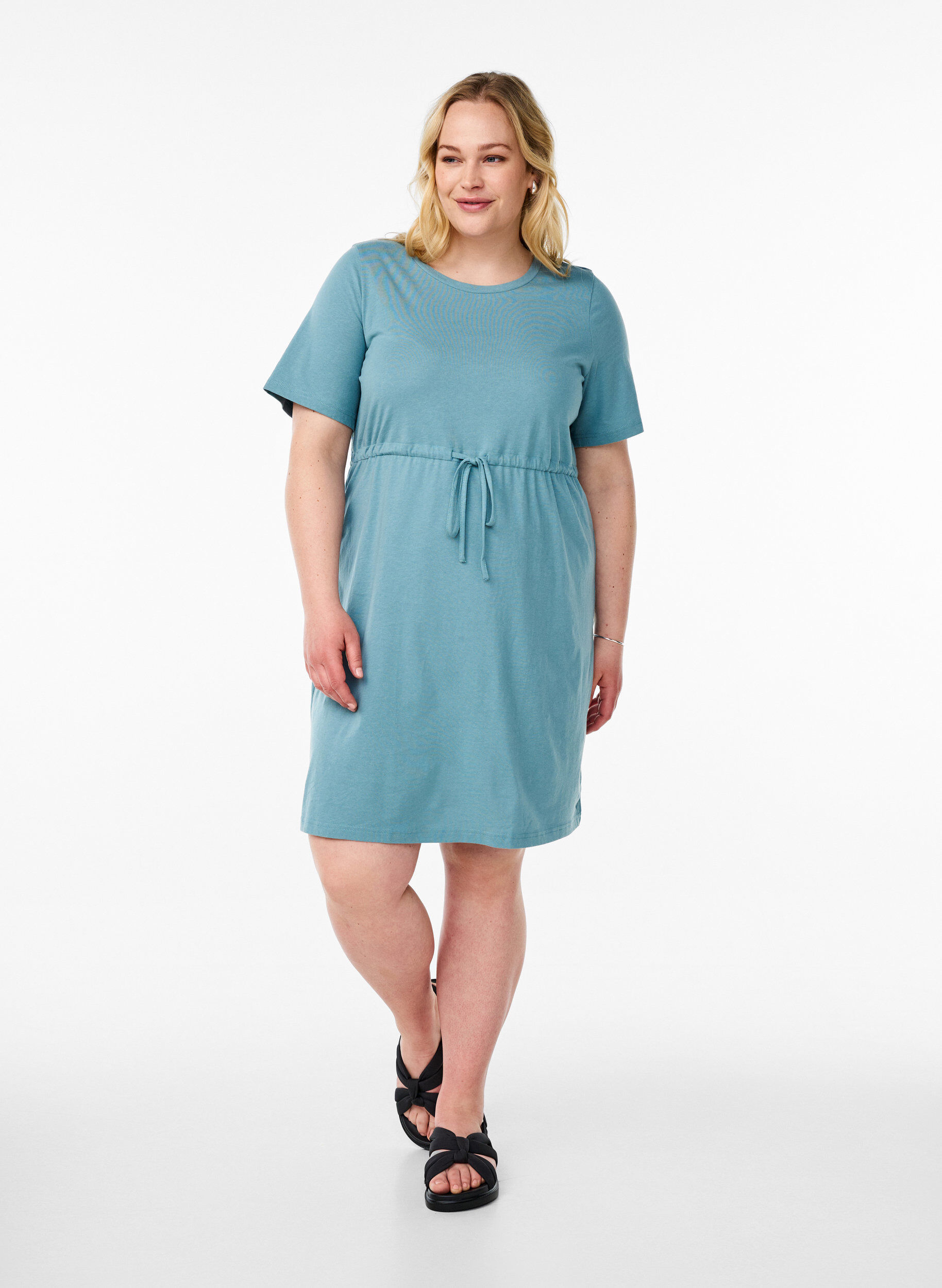 ZizziFLASH &ndash; Kurzes T-Shirt-Kleid mit Bindeg&uuml;rtel, Blau, Model image number 1