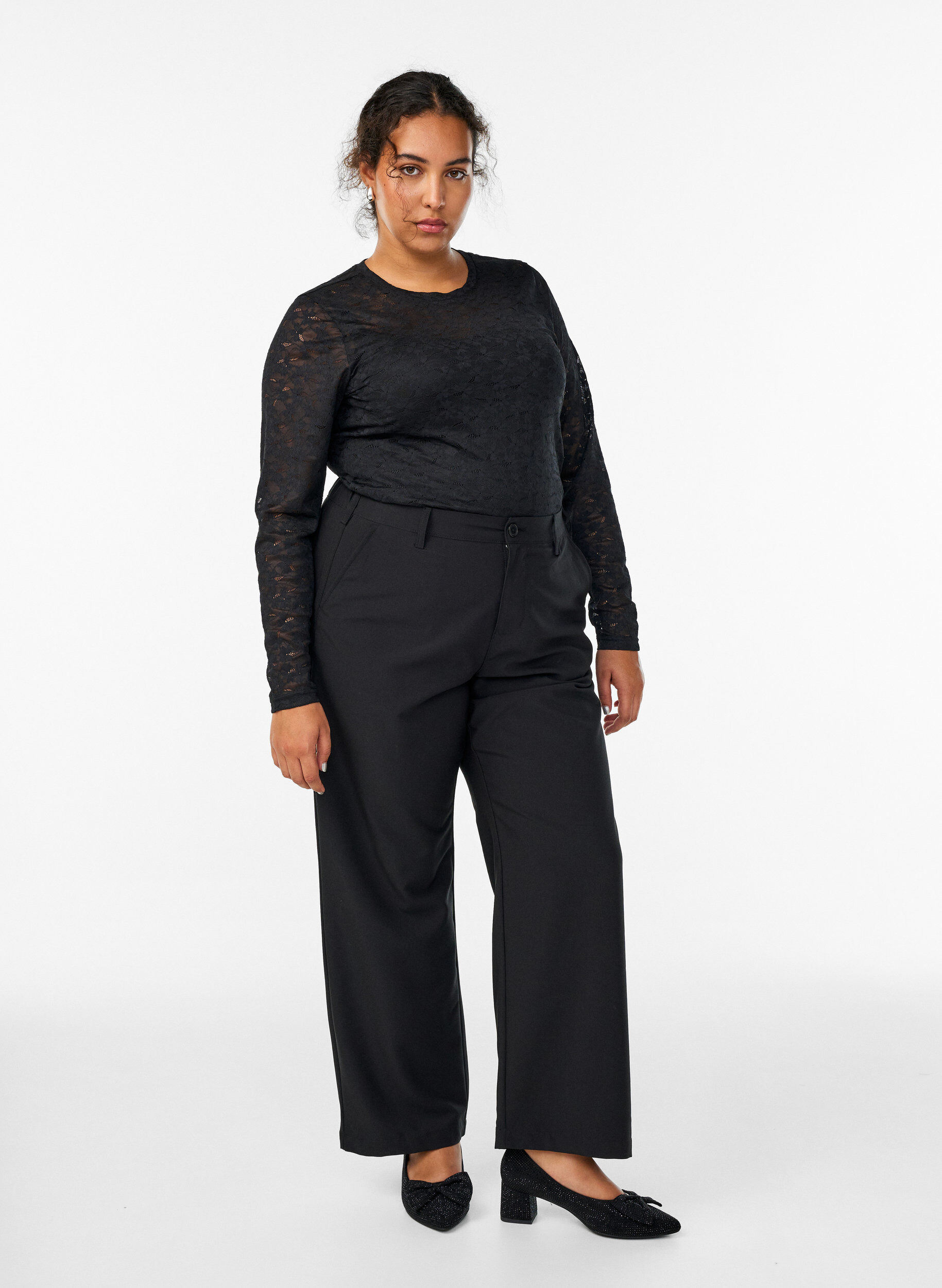 ZizziSpitzenbluse mit Rundhalsausschnitt und Slim Fit, Schwarz, Model image number 1