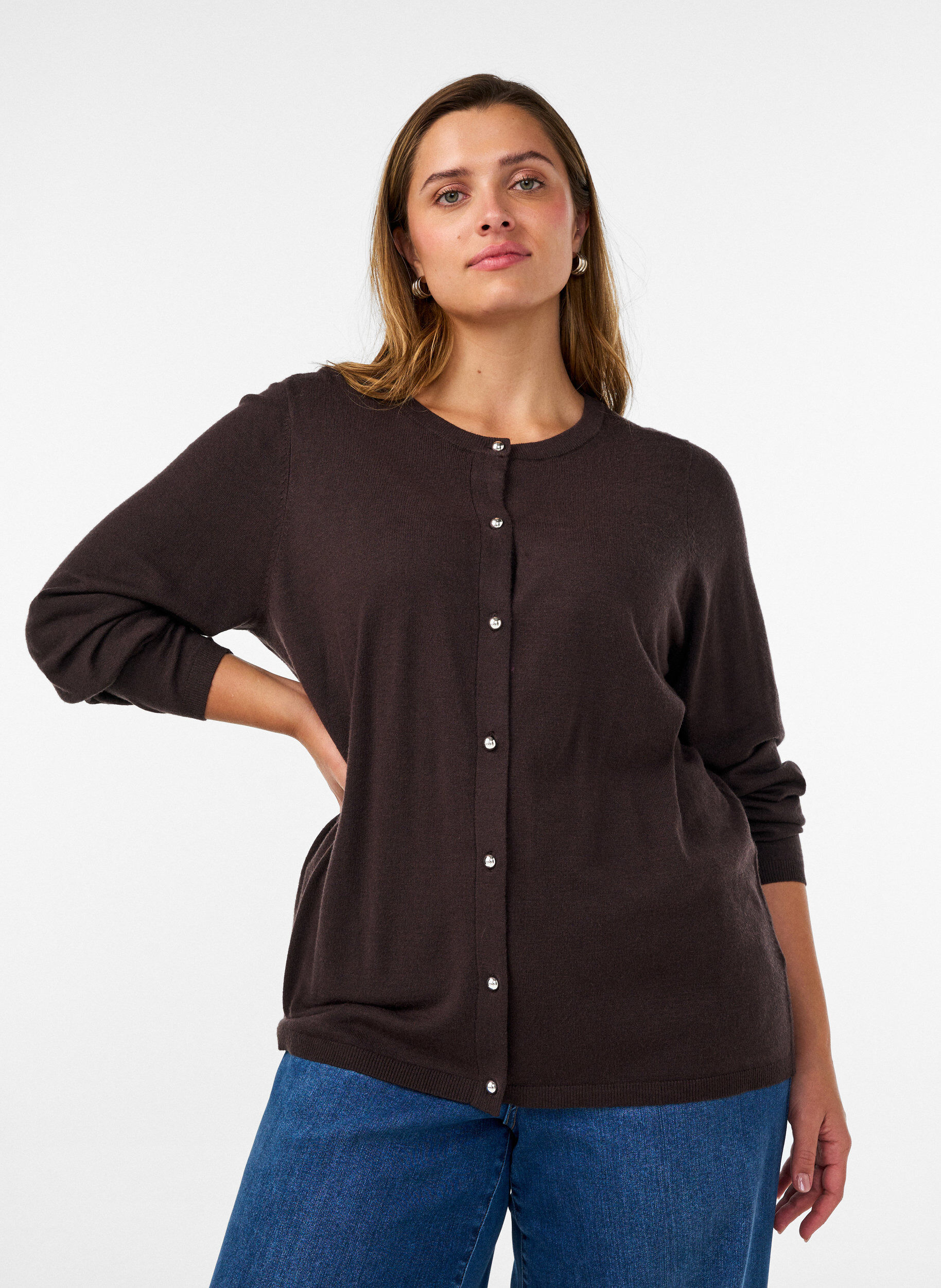 ZizziCardigan mit runden Kn&ouml;pfen, Braun, Model image number 0
