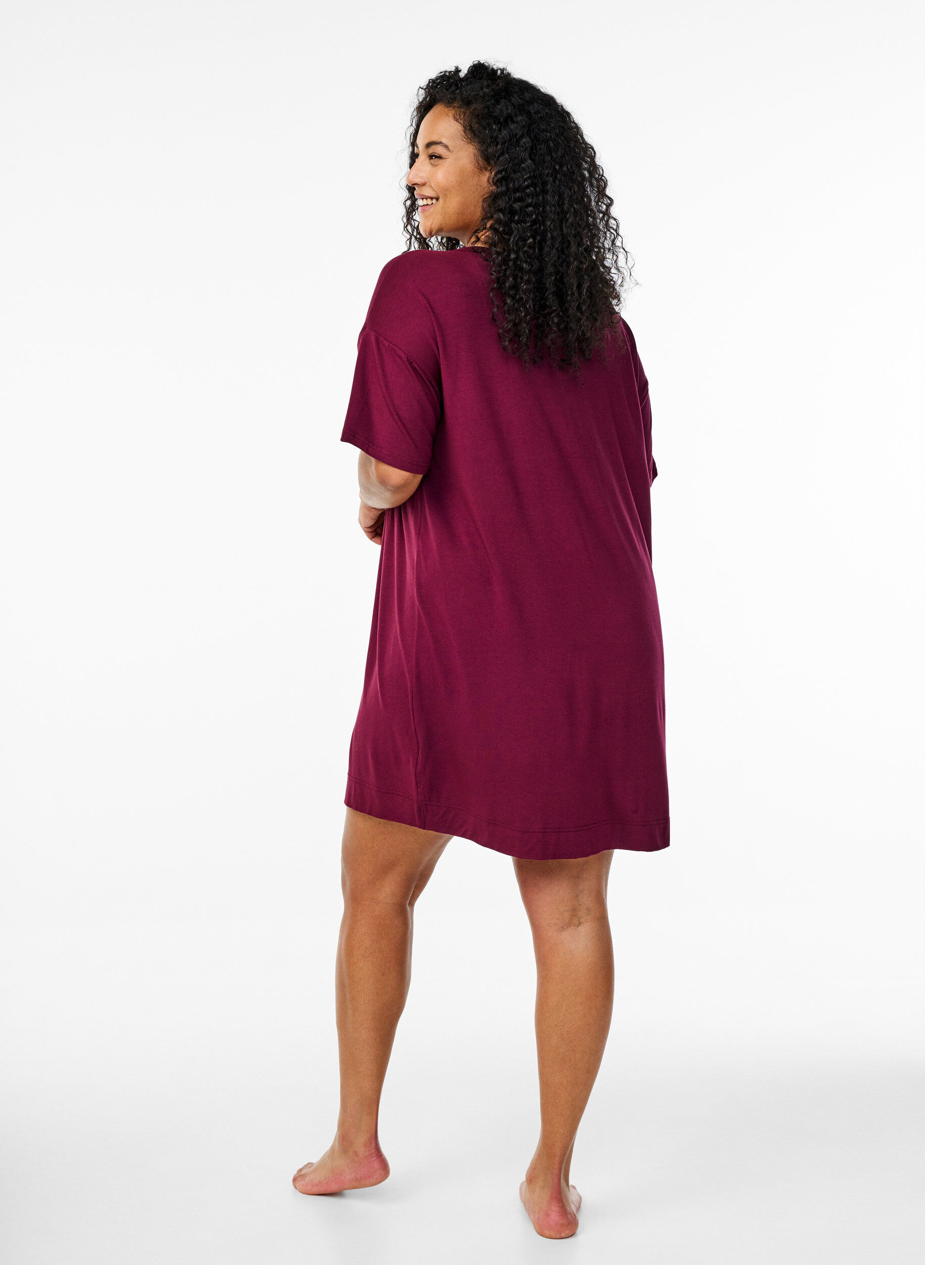 ZizziNachthemd aus Viskose mit kurzen &Auml;rmeln, Fig, Model image number 1