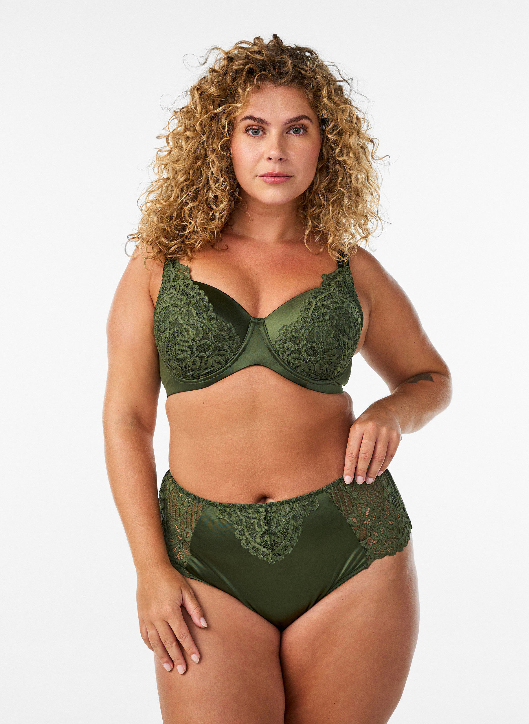 ZizziHipster-String mit Spitze und Mikrofaser, Gr&uuml;n, Model image number 0