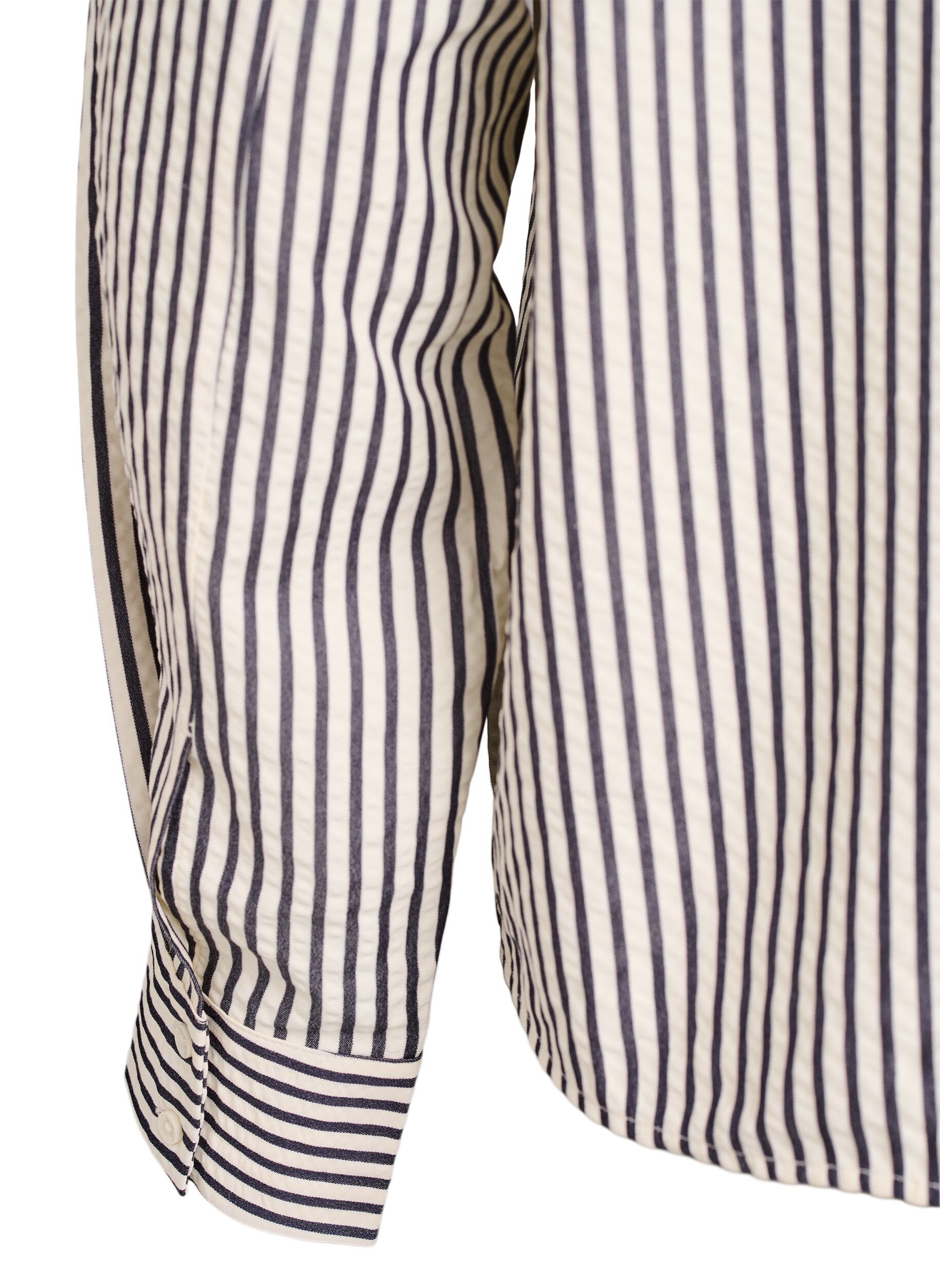 ZizziGestreifte Bluse mit Knopfdetail am R&uuml;cken, Schwarz, Packshot image number 4