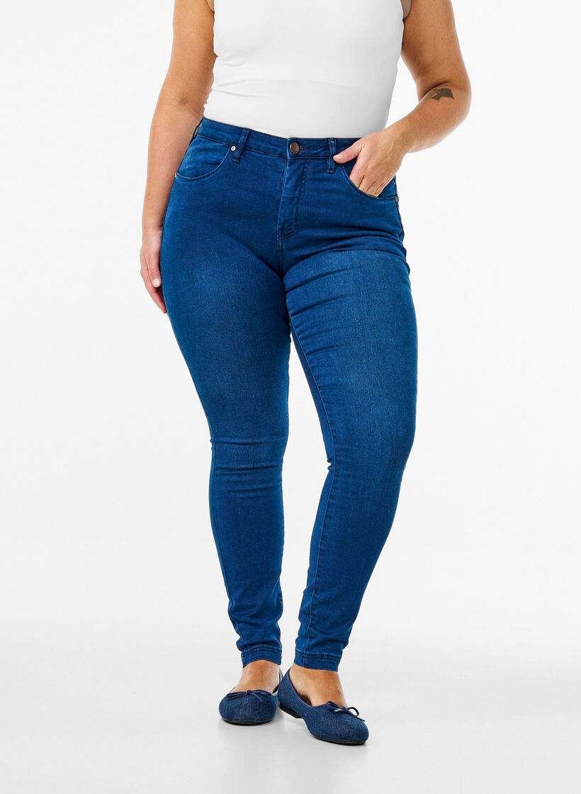 Extra schmale Amy Jeans mit hoher Taille, Blue Denim, Model image number 2