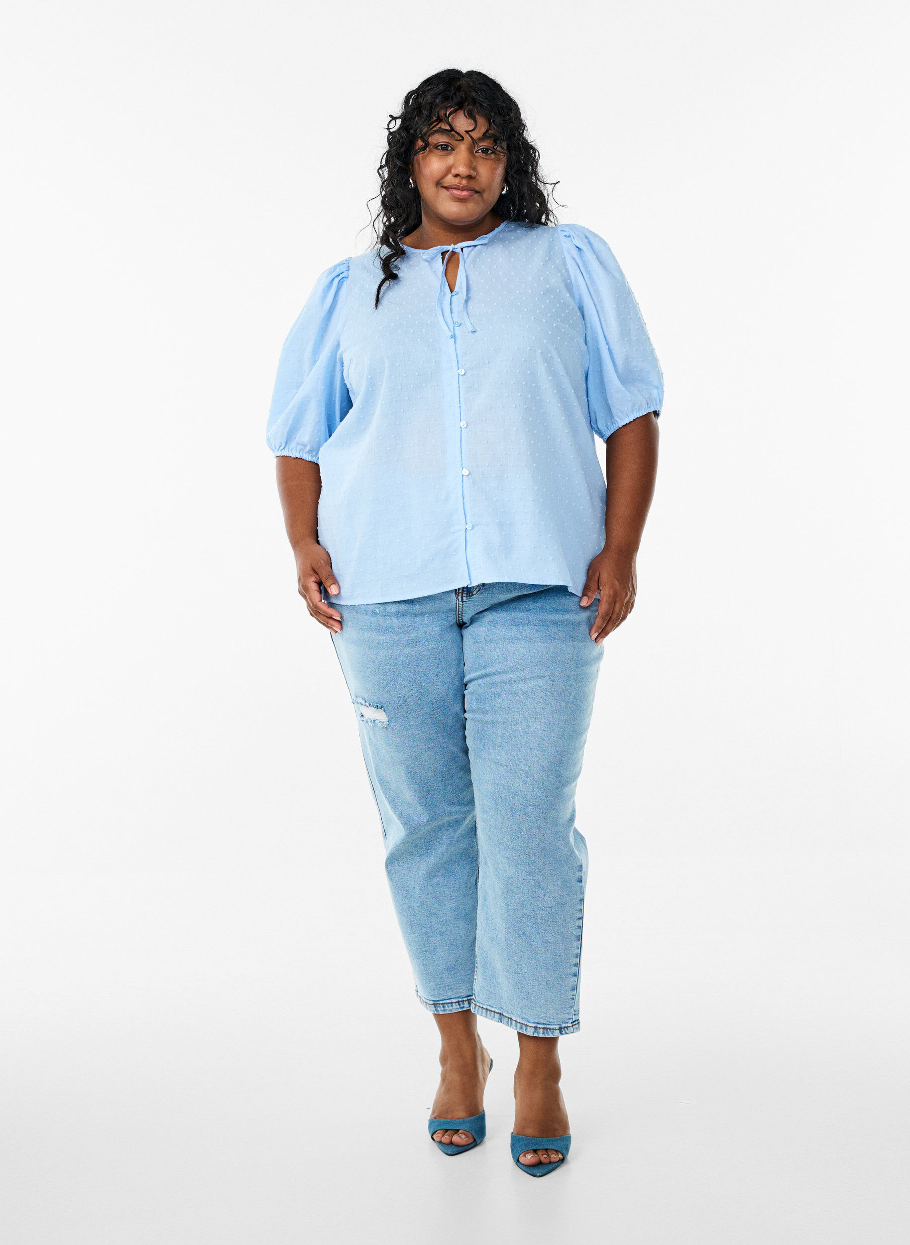 ZizziBluse mit Bindeband und gepunkteter Textur, Blau, Model image number 1