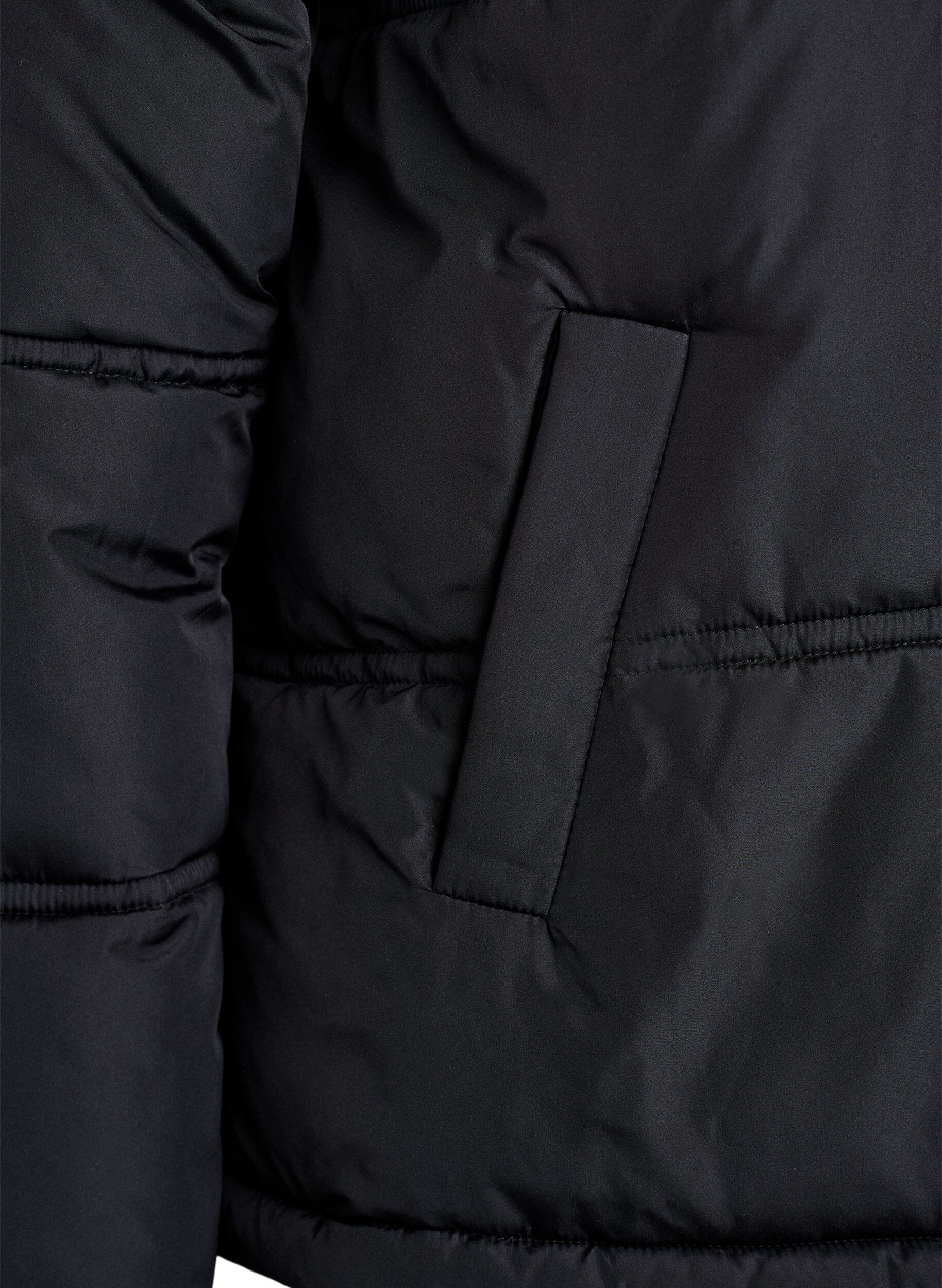 ZizziKurze Steppjacke mit Kapuze und Zwei-Wege-Rei&szlig;verschluss, Schwarz, Packshot image number 3