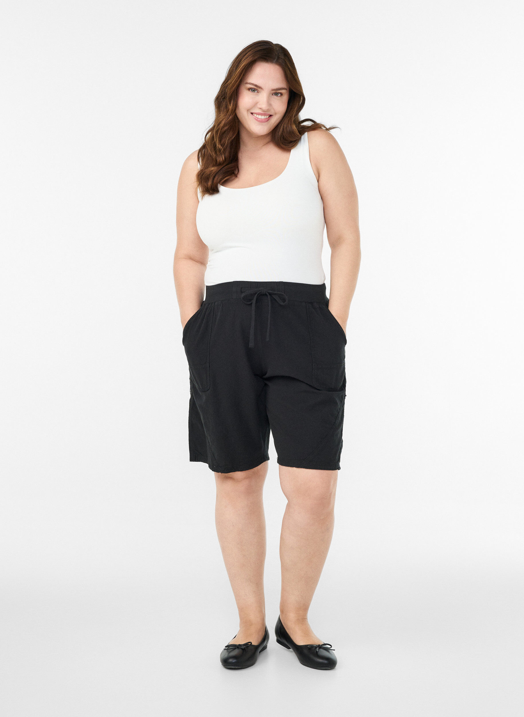 ZizziLockere Shorts aus Baumwolle mit Taschen, Schwarz, Model image number 1