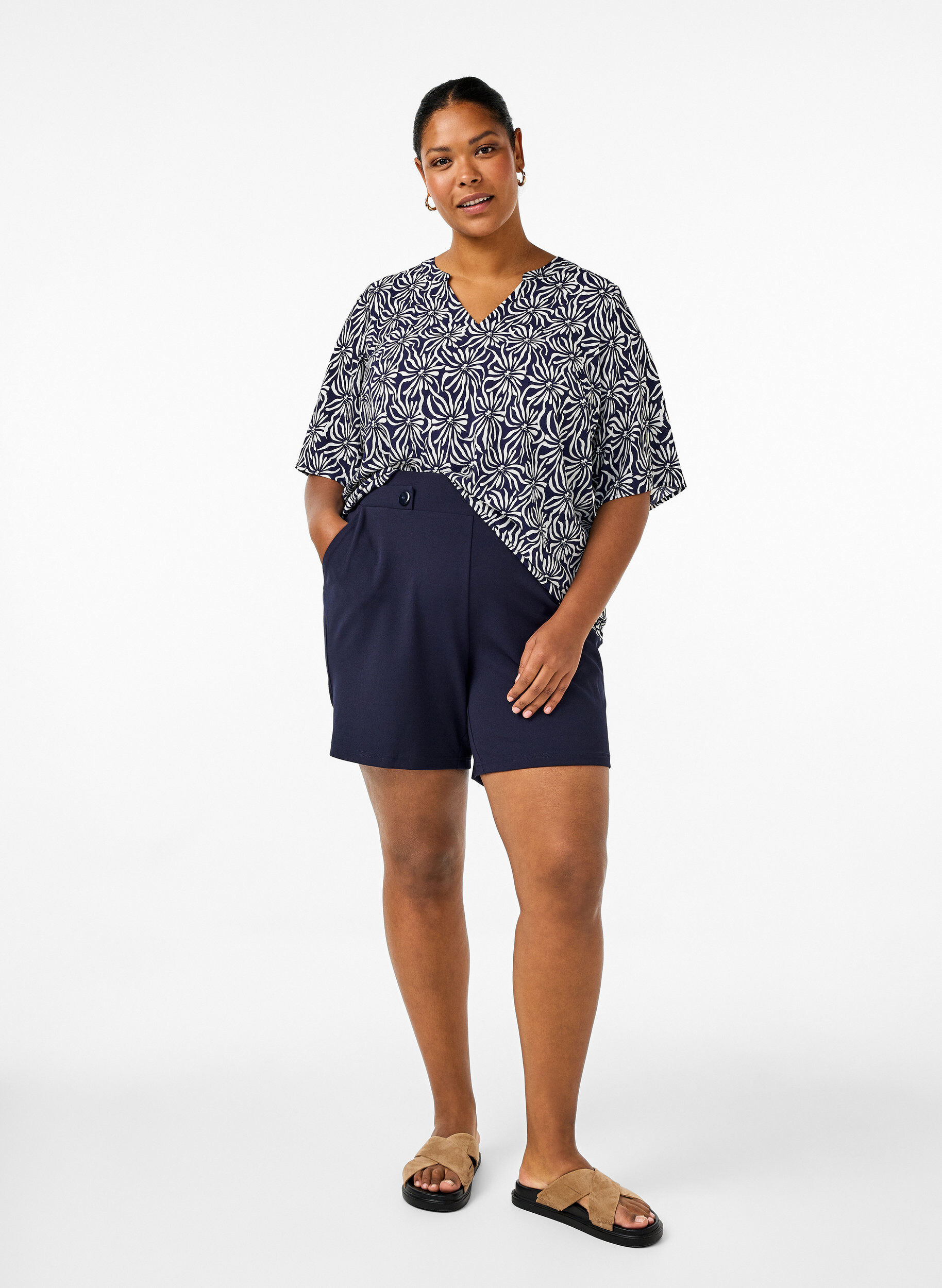 ZizziBluse mit V-Ausschnitt und Blumendruck, White Blue Flower, Model image number 2