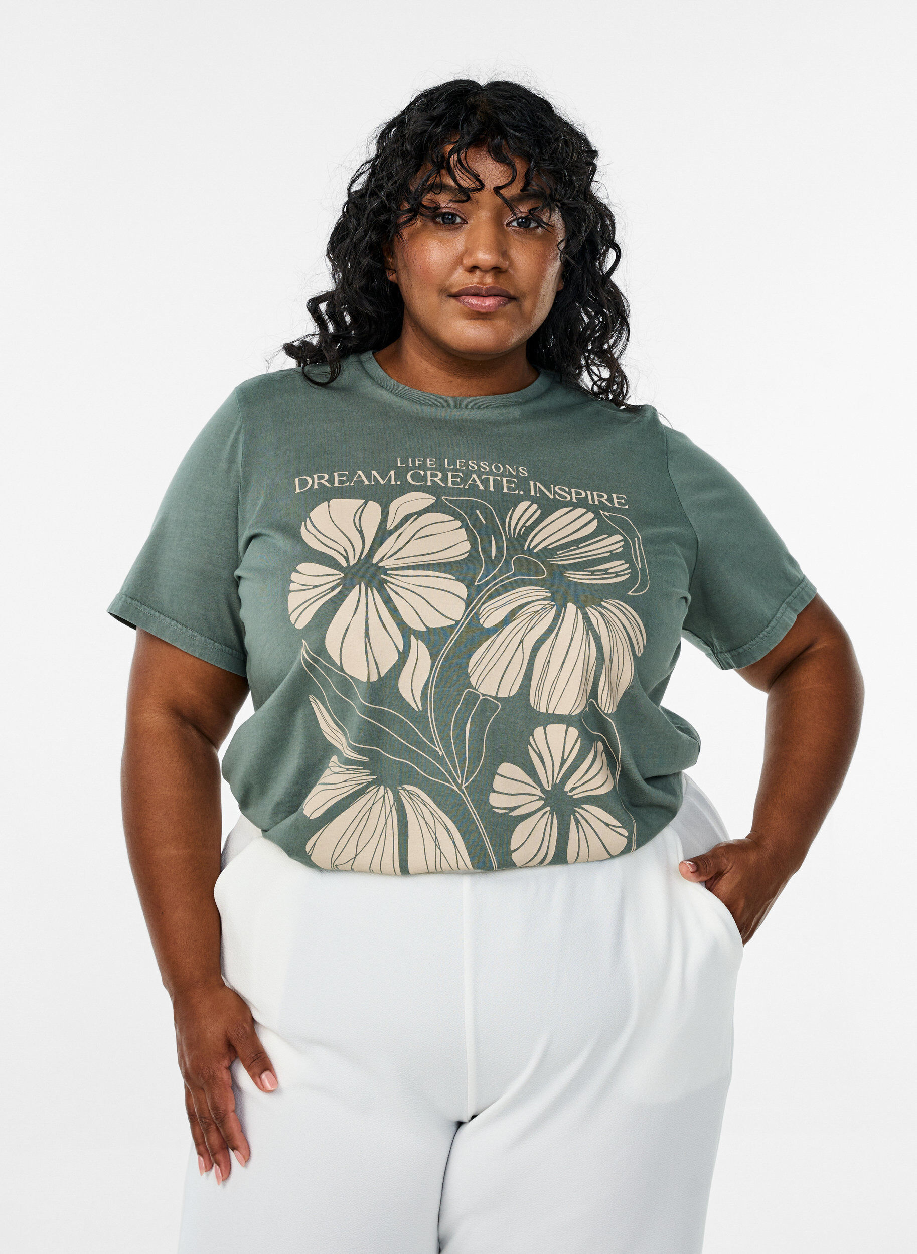 ZizziT-Shirt aus Bio-Baumwolle mit Textaufdruck und Blumenprint, Gr&uuml;n, Model image number 0