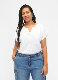 T-Shirt mit V-Ausschnitt und Brusttasche, Bright White, Model