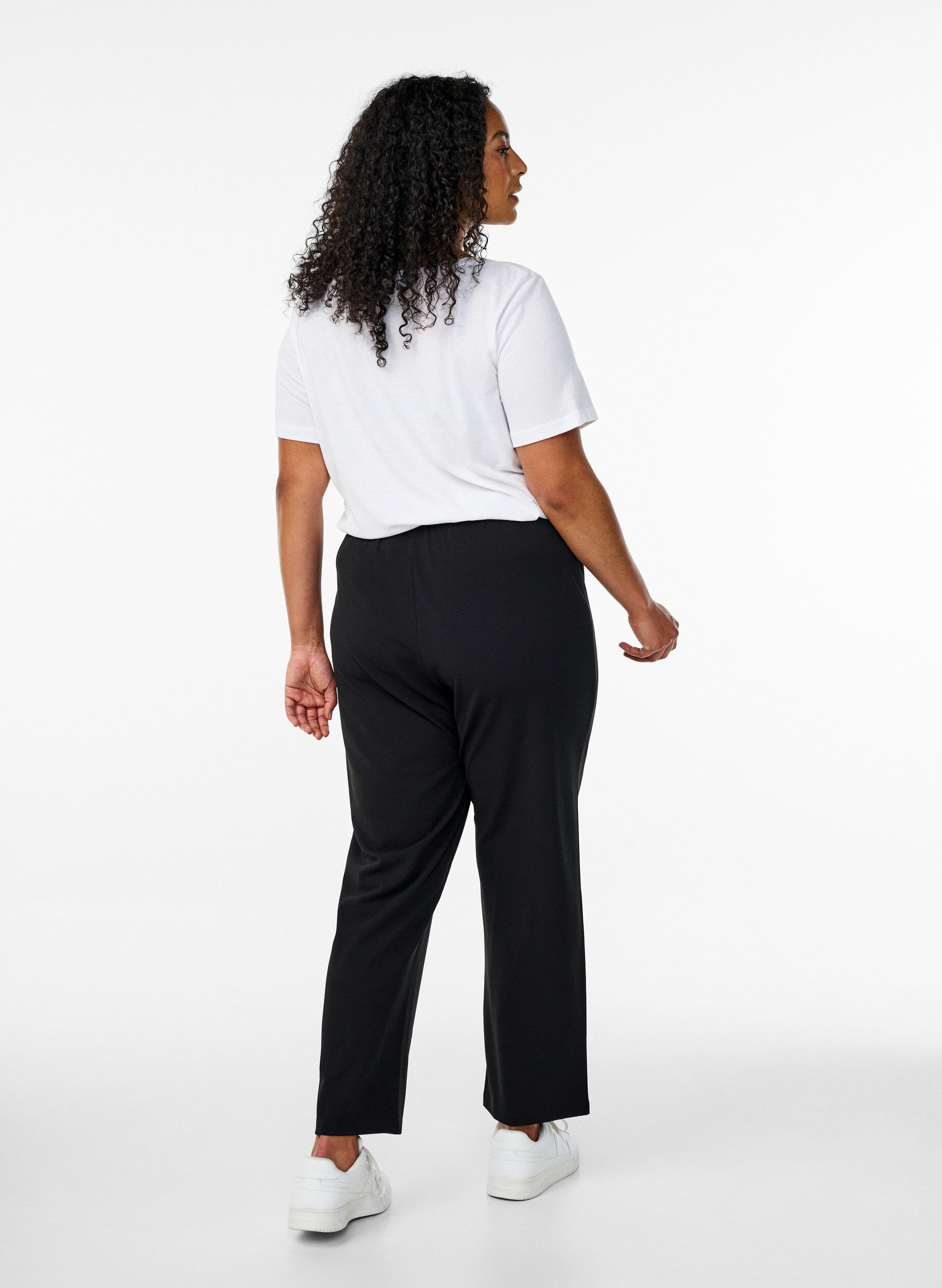 ZizziHose in Straight Fit, Schwarz, Model image number 1