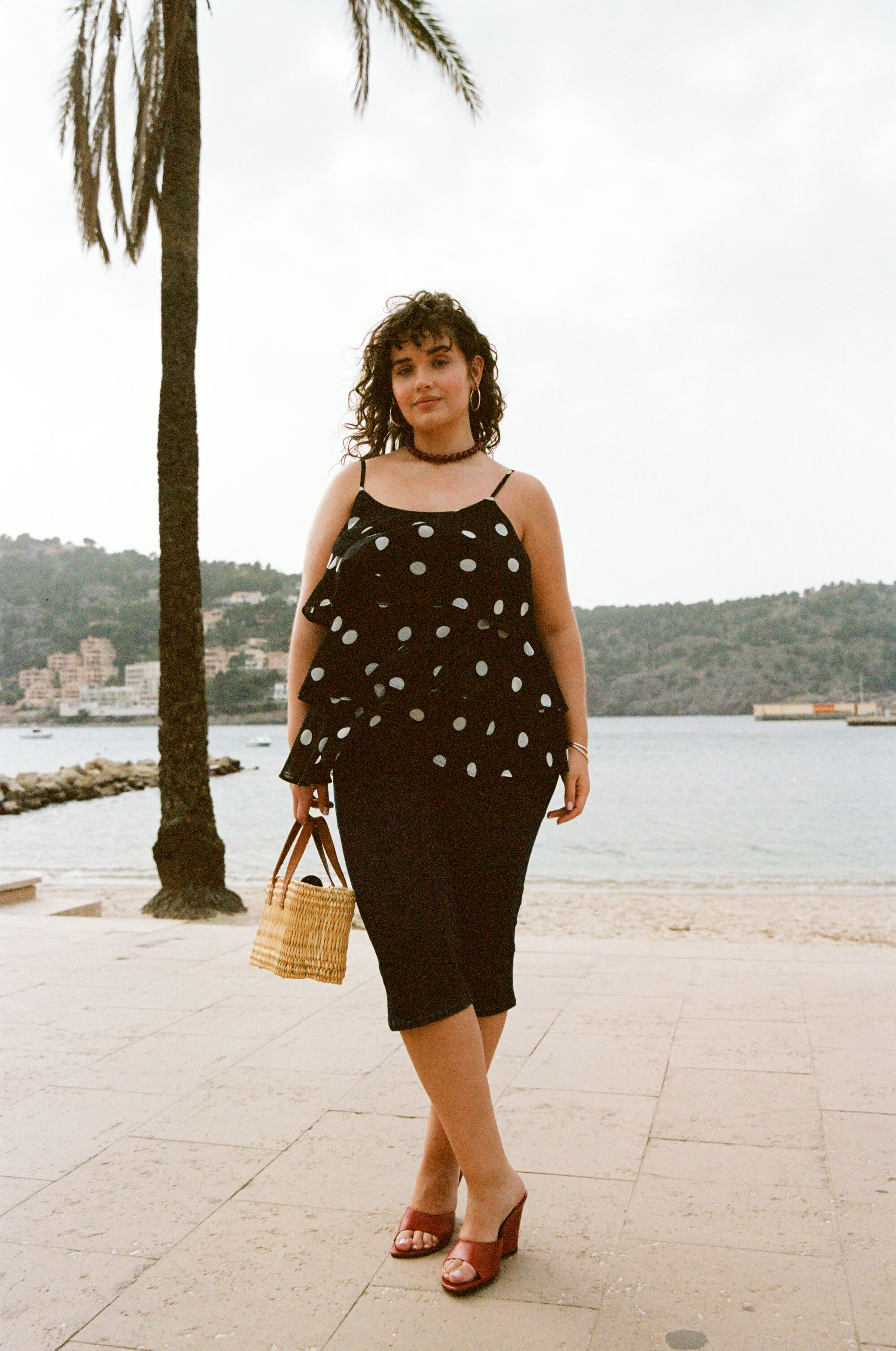 ZizziGepunkteter Sommerstil mit Ecken und Kanten, , Model