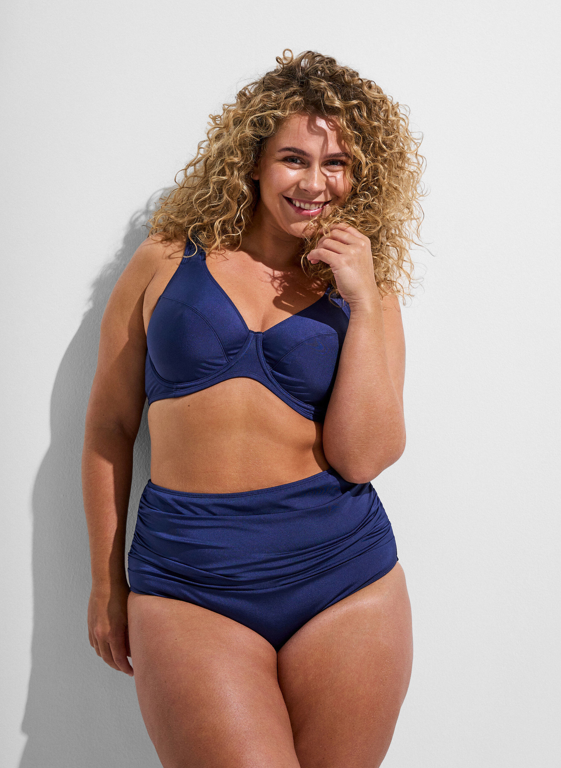 ZizziBikini-Slip mit Drapierung und hoher Taille, Blau, Model image number 0