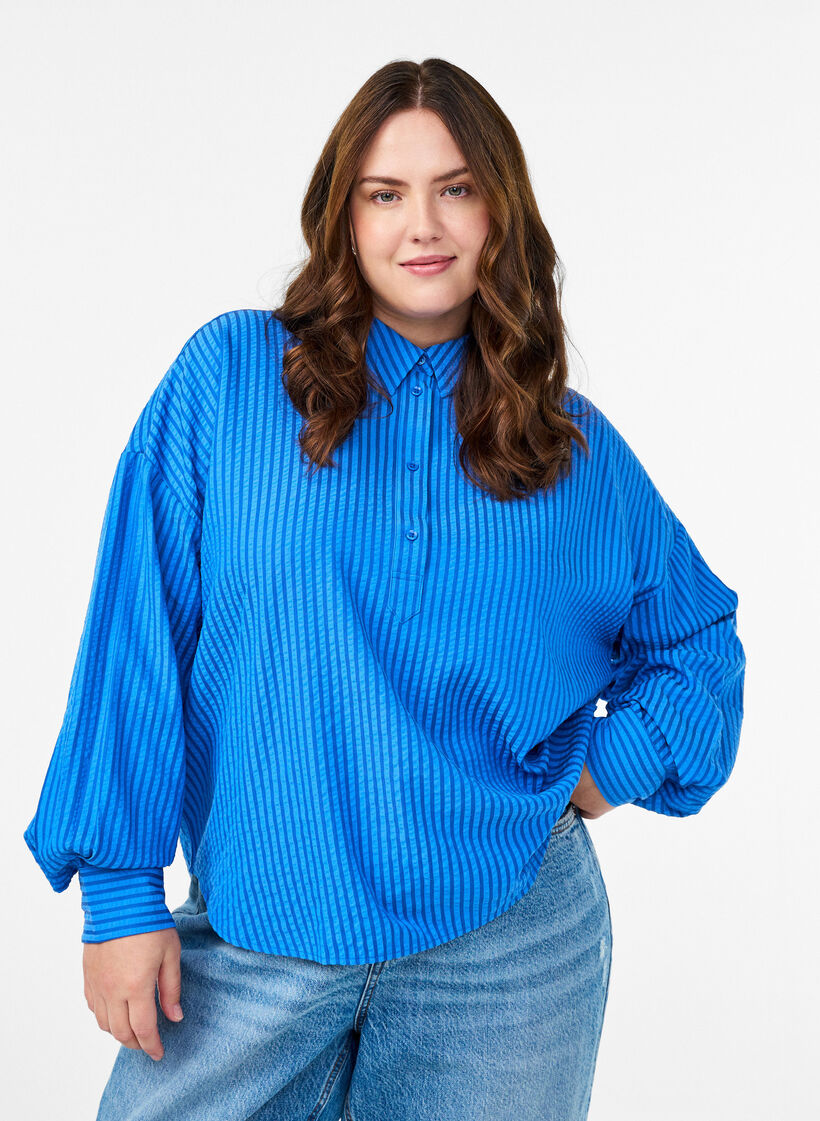 Gestreifte Bluse mit Knopfdetail am Rücken, Blau, Model image number 0