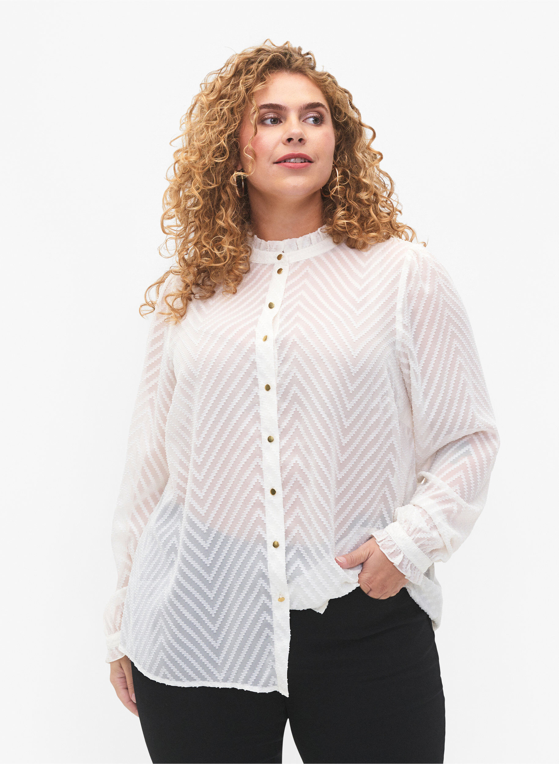 Zizzi Hemdbluse mit R&uuml;schen und gemusterter Struktur, Snow White, Model image number 0