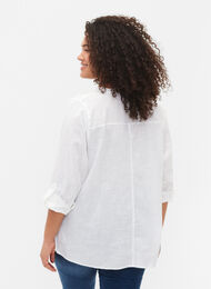 Hemdbluse aus Baumwolle mit V-Ausschnitt, Bright White, Model
