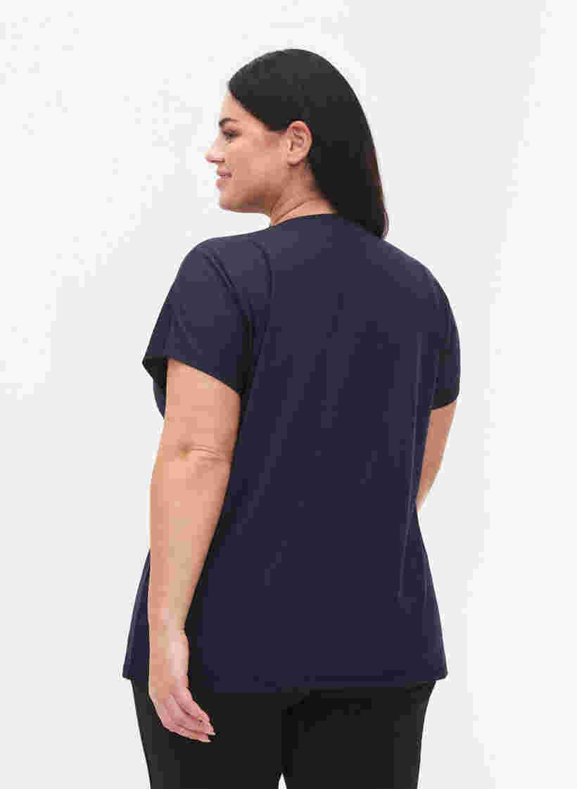 Kurzarm Trainings-T-Shirt mit V-Ausschnitt, Night Sky, Model image number 1