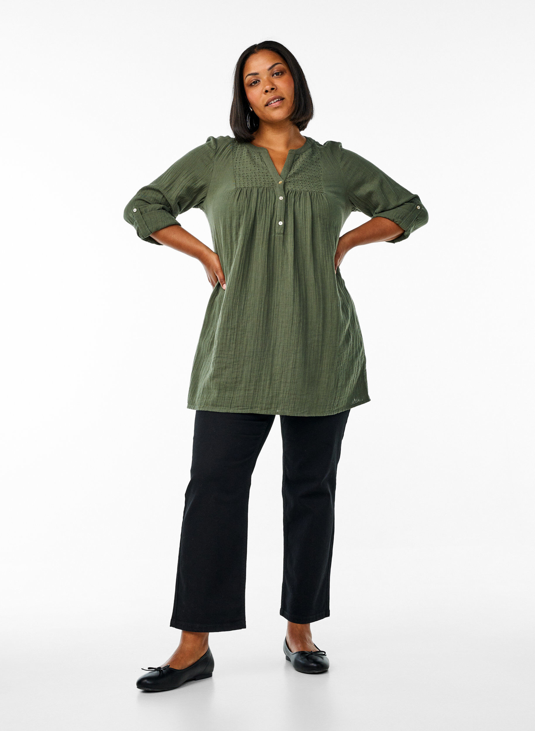 ZizziTunika aus Baumwollmusselin mit Broderie Anglaise, Gr&uuml;n, Model image number 1