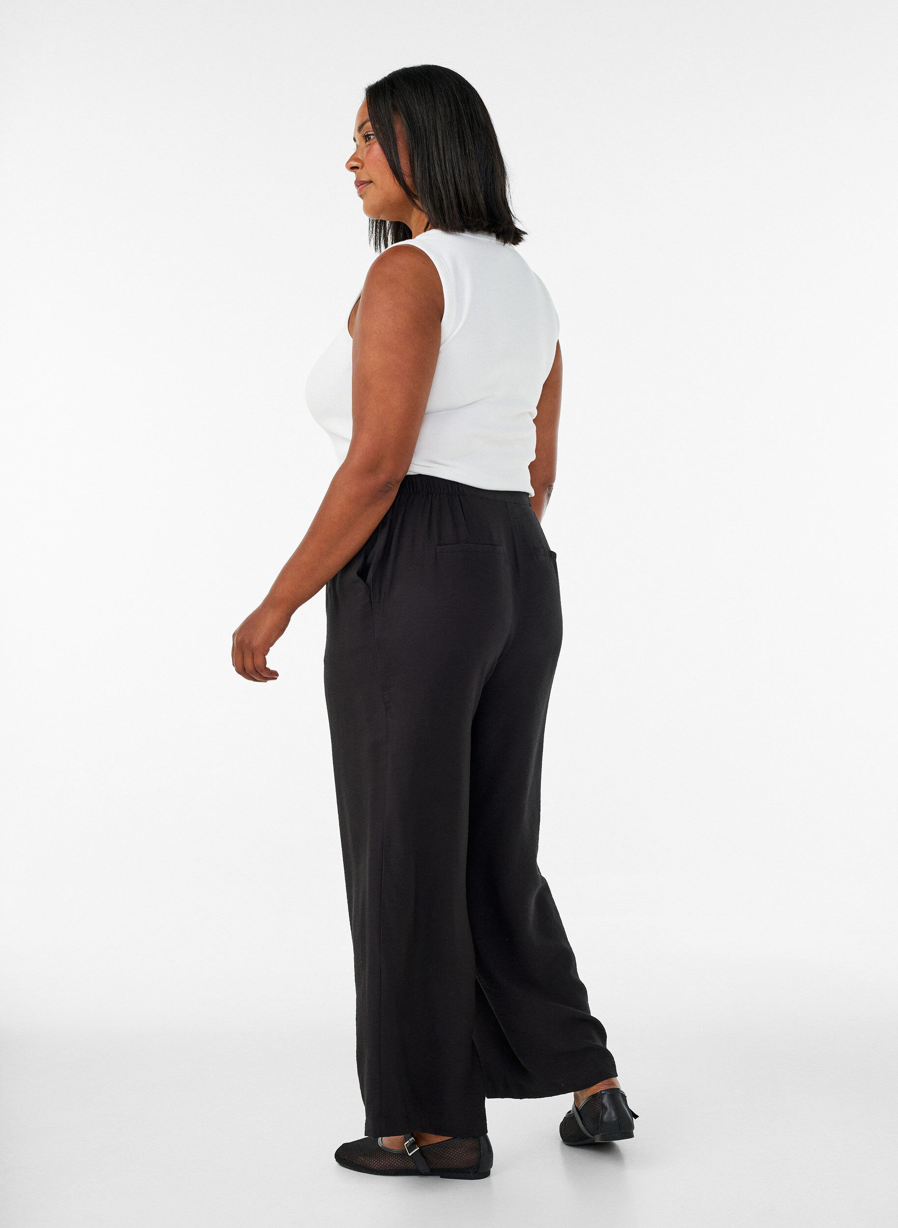 ZizziViskosehose mit elastischem Bund und geraden Beinen, Schwarz, Model image number 1