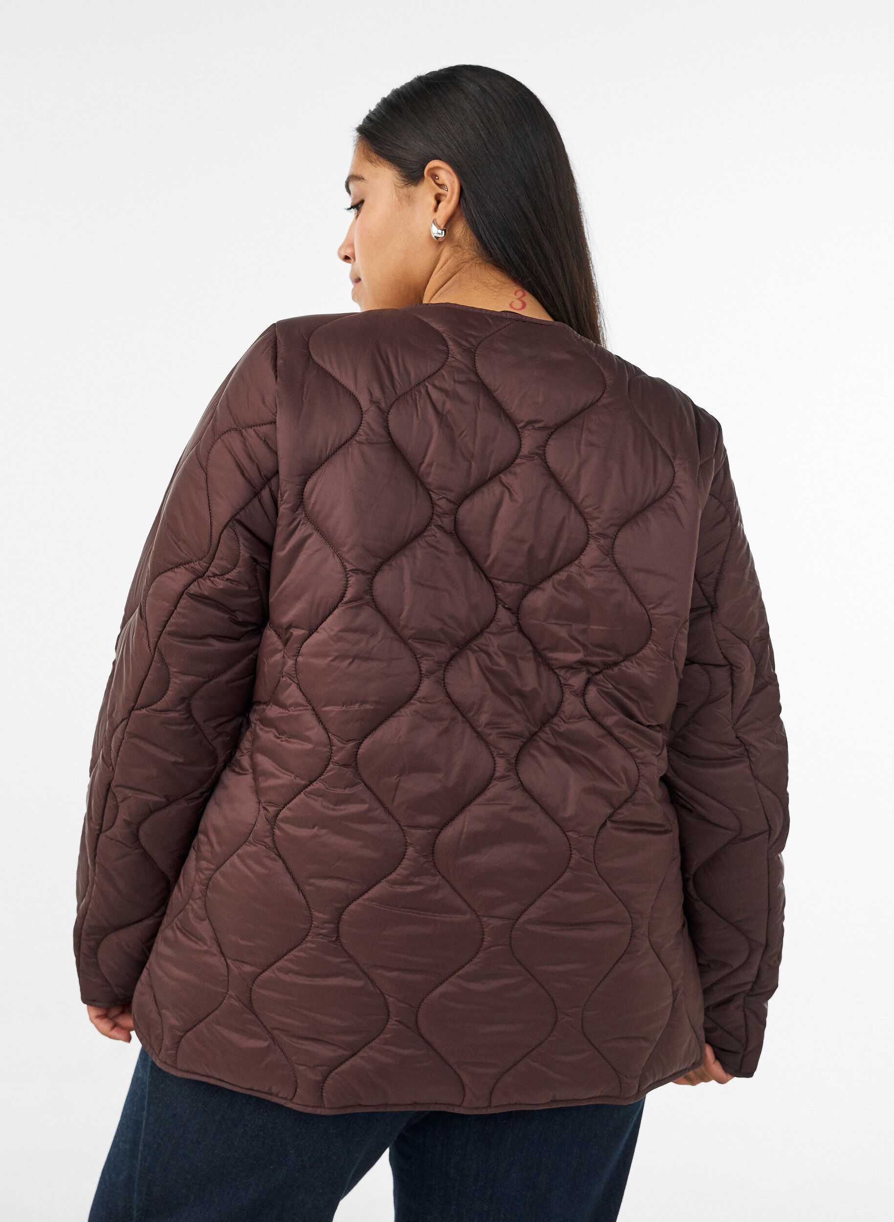 ZizziSteppjacke mit Druckkn&ouml;pfen und Rundhalsausschnitt, Braun, Model image number 2