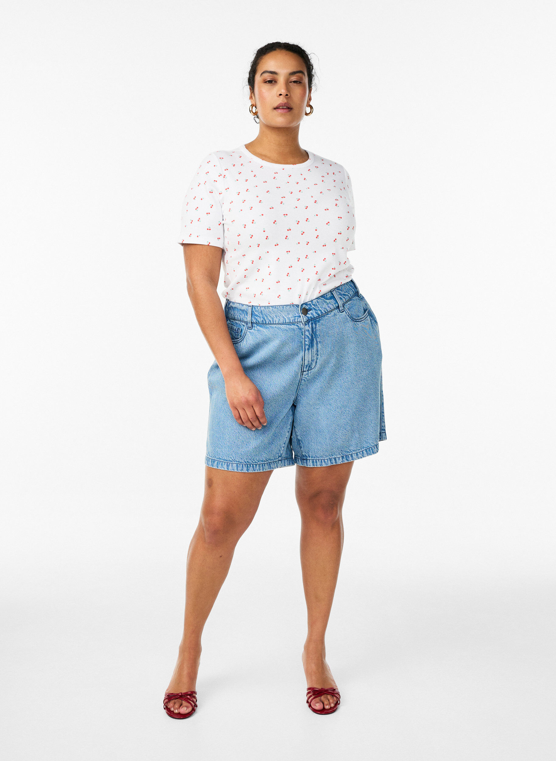 ZizziT-Shirt aus Baumwolle mit Allover-Druck, Vanille, Model image number 1