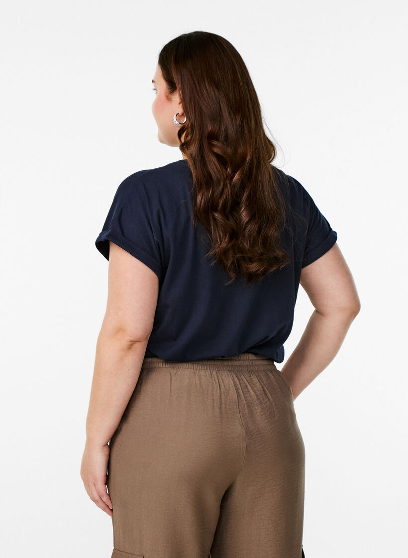 Kurz&auml;rmeliges T-Shirt aus einer Baumwollmischung, Blau, Model image number 2