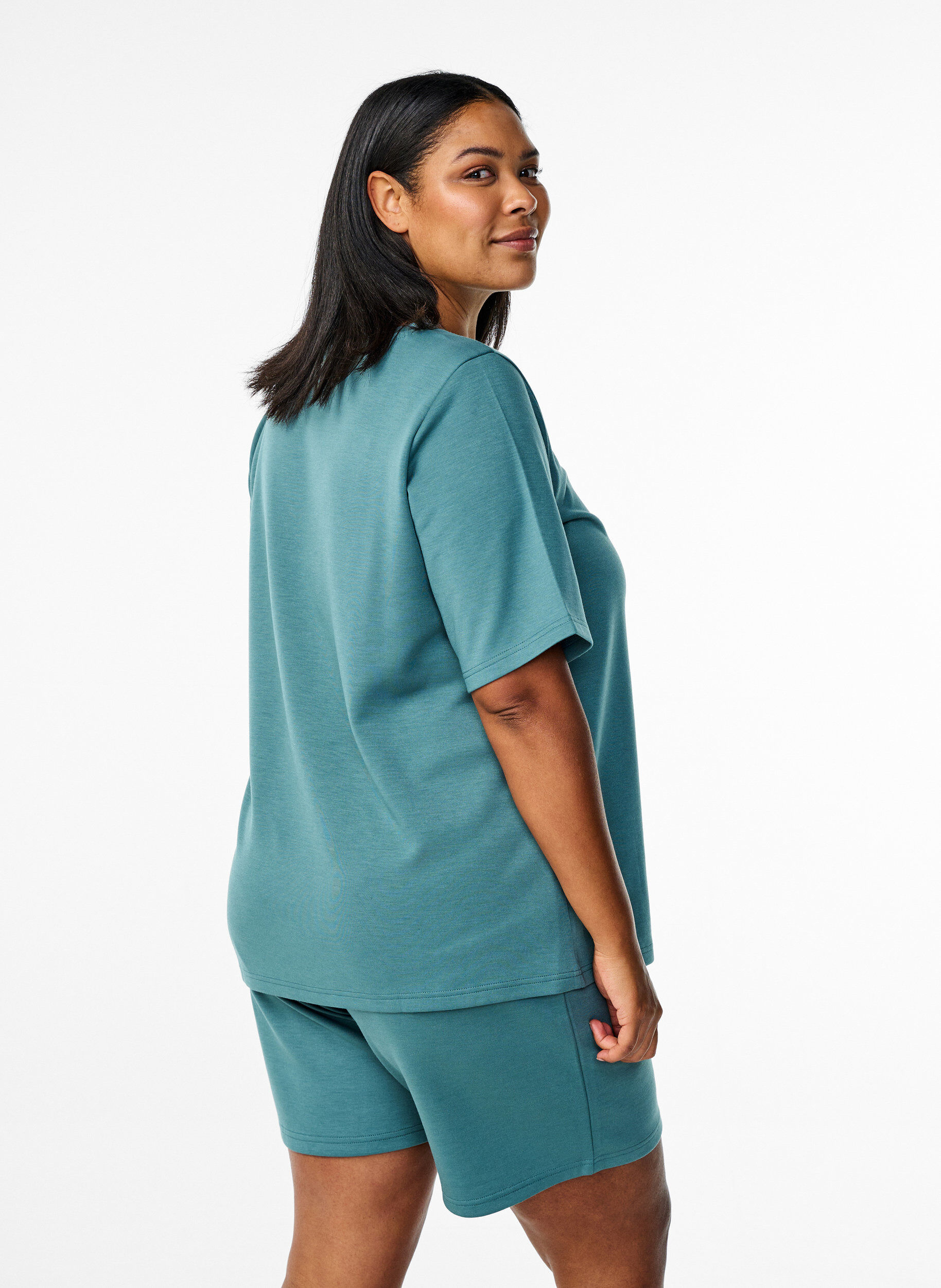 ZizziShorts aus Modalmischung mit Taschen, Gr&uuml;n, Model image number 2