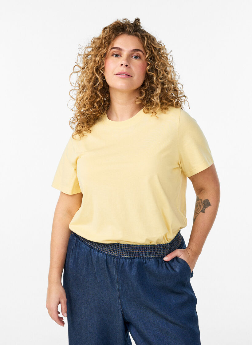 Basic-T-Shirt aus Baumwolle mit Rundhalsausschnitt, Gelb, Model image number 0