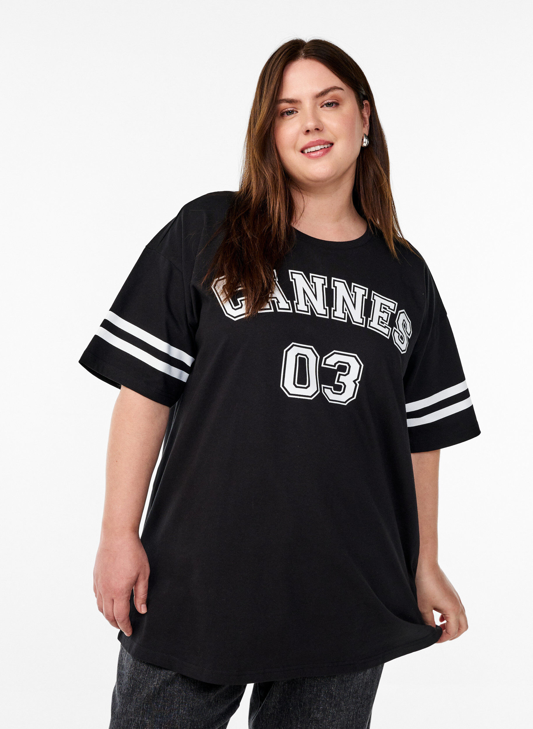 Sportliches Oversize-College-T-Shirt, Schwarz, Model