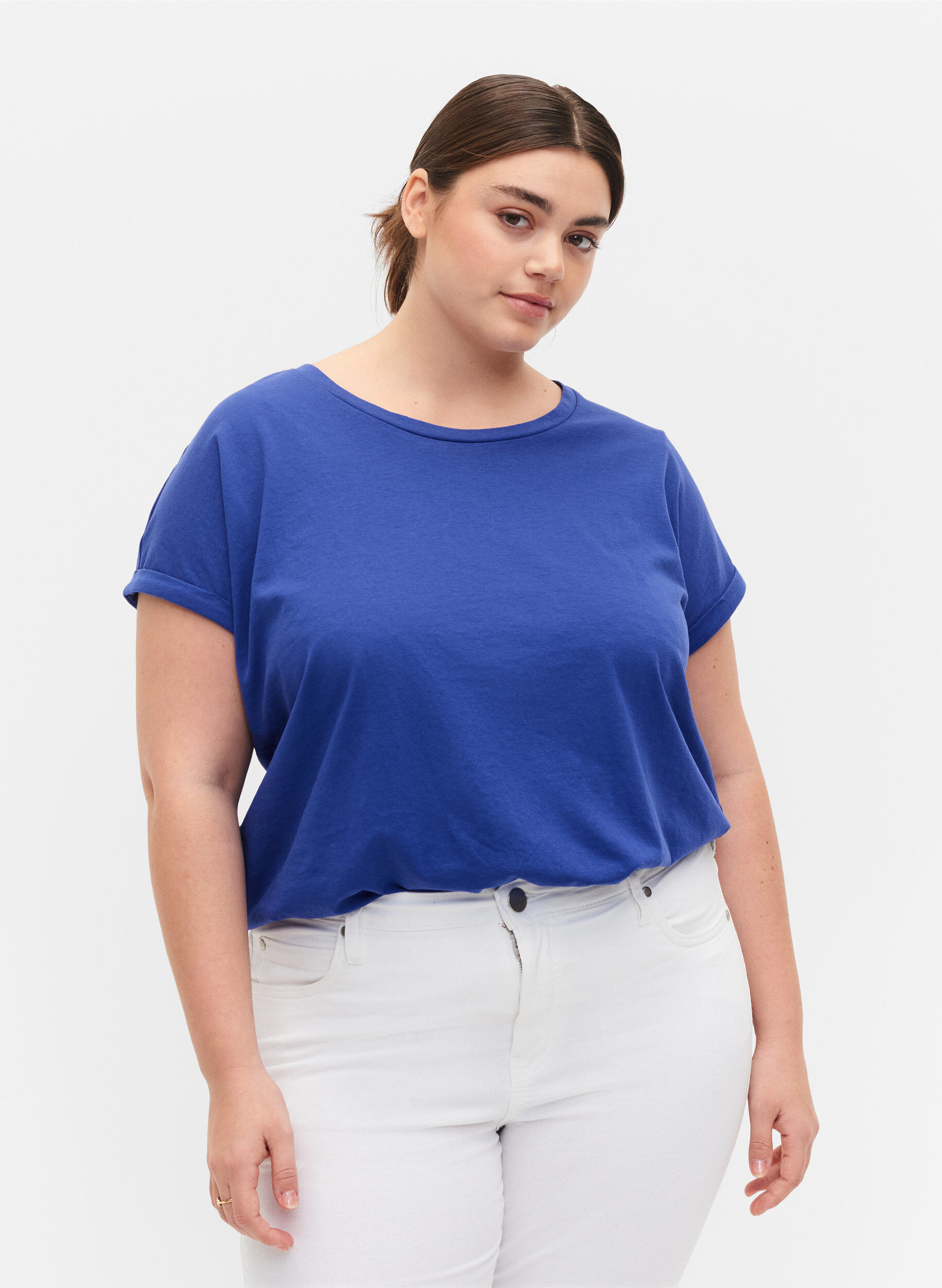 Kurz&auml;rmeliges T-Shirt aus einer Baumwollmischung, Blau, Model