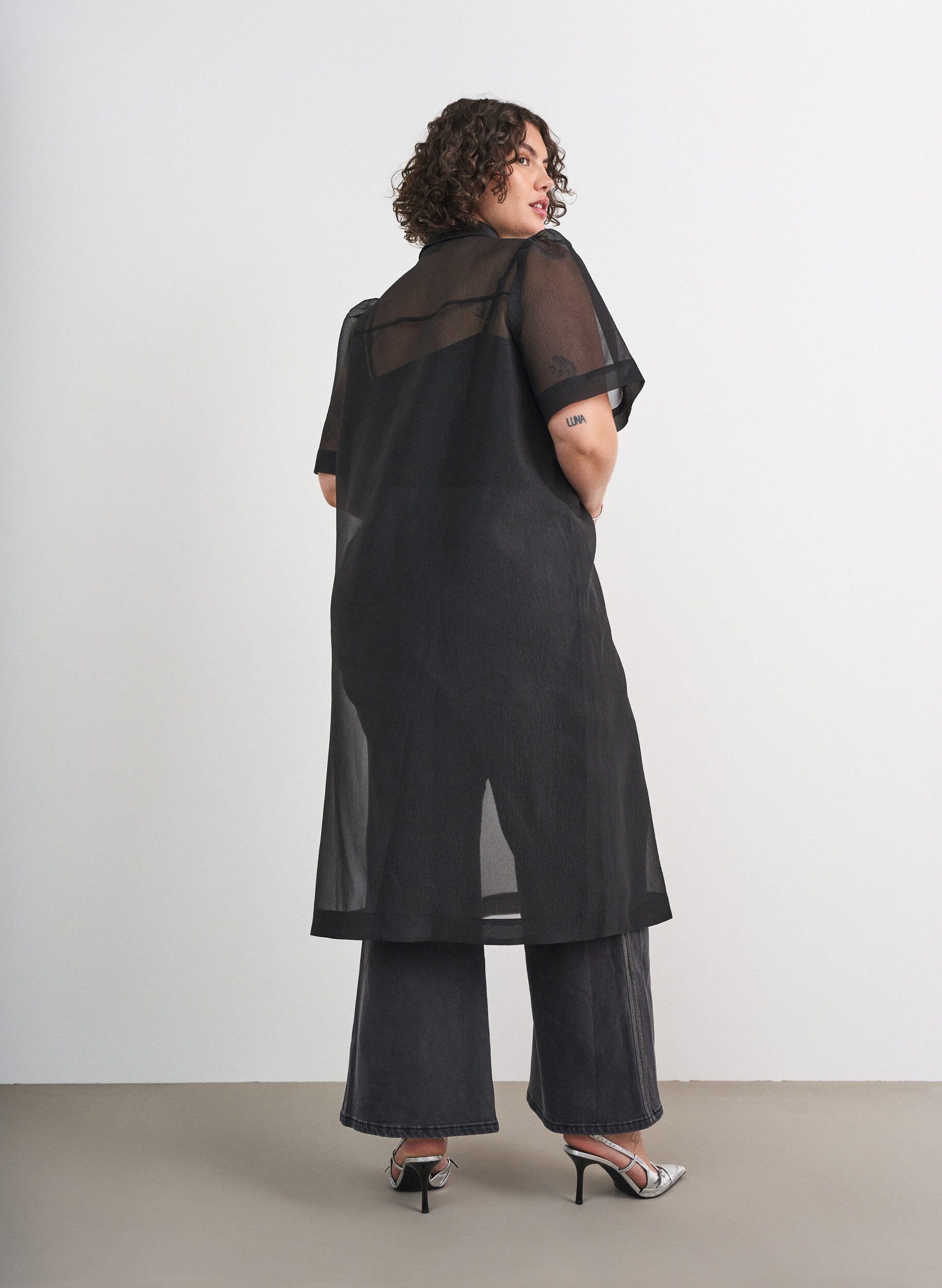 ZizziKleid aus Organza mit Brusttaschen und Puff&auml;rmeln, Schwarz, Model image number 2