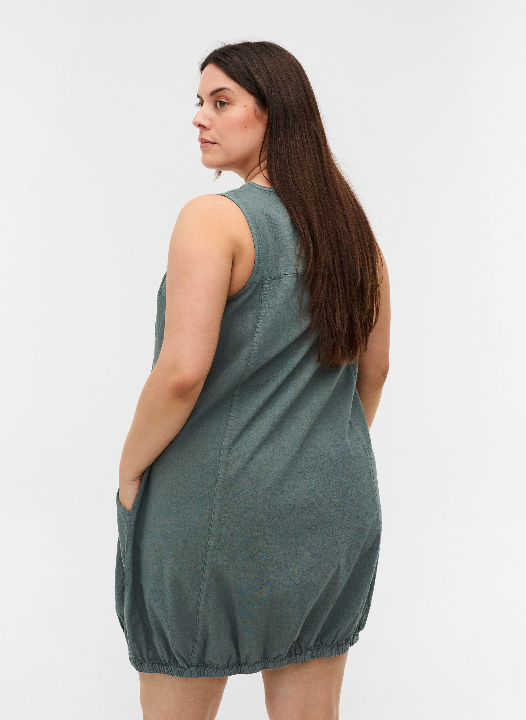 Zizzi&Auml;rmelloses Kleid aus Baumwolle, Balsam Green, Model image number 1
