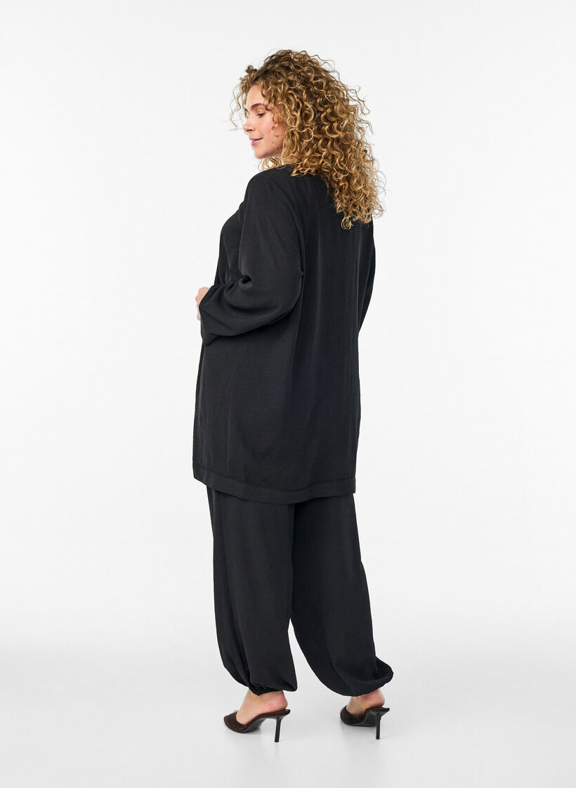 Hoch taillierte Ballonhose, Schwarz, Model image number 1