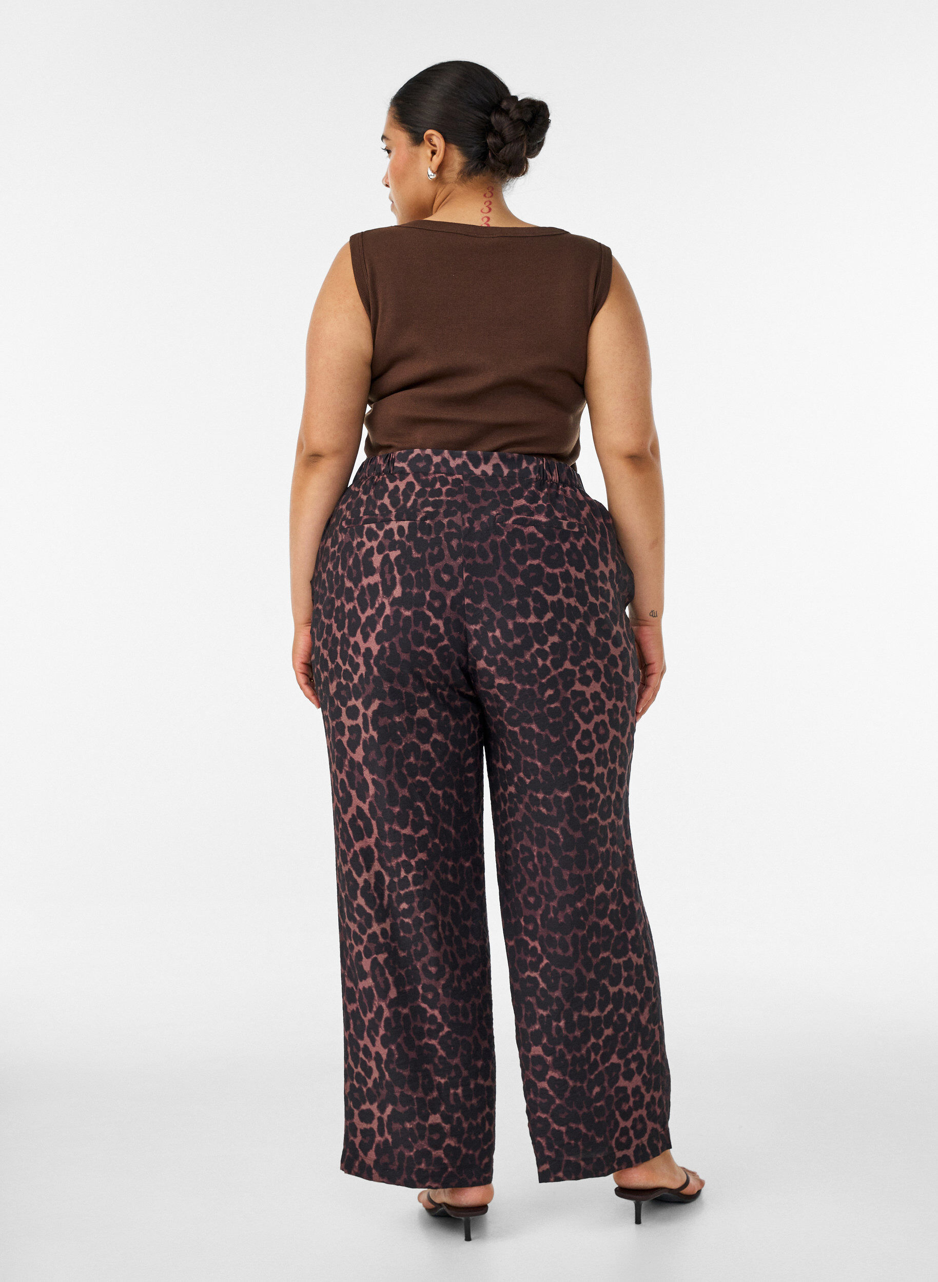 ZizziViskosehose mit elastischem Bund und geraden Beinen, Braun, Model image number 1