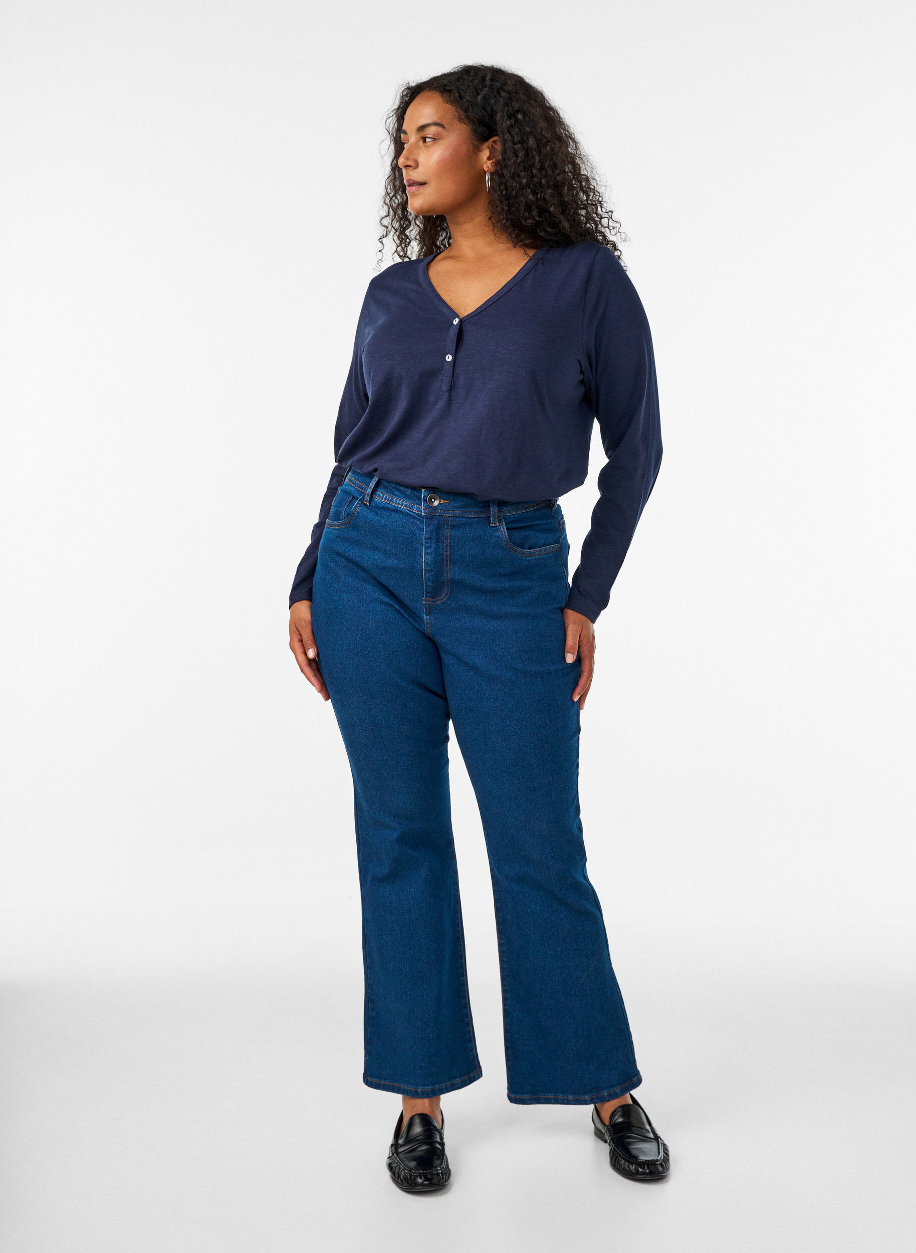 ZizziLangarmshirt mit V-Ausschnitt und Kn&ouml;pfen, Blau, Model image number 1