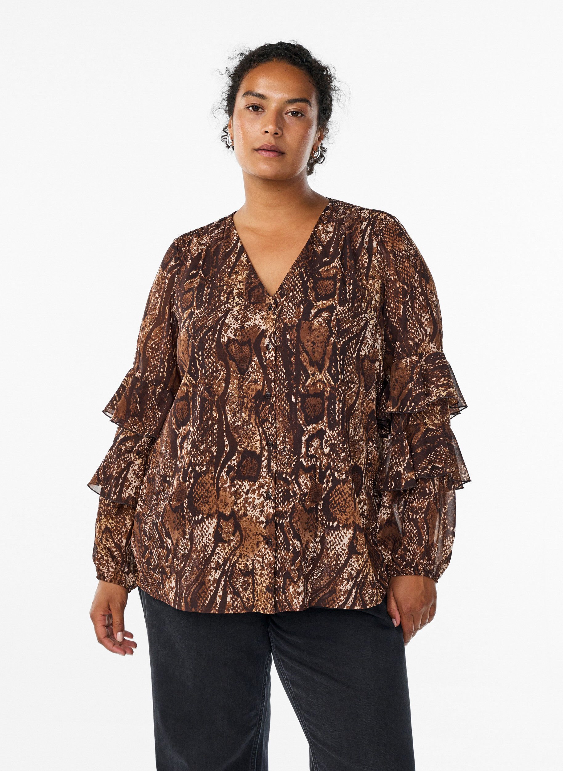 Bluse mit Animal-Print und R&uuml;schen, Braun, Model