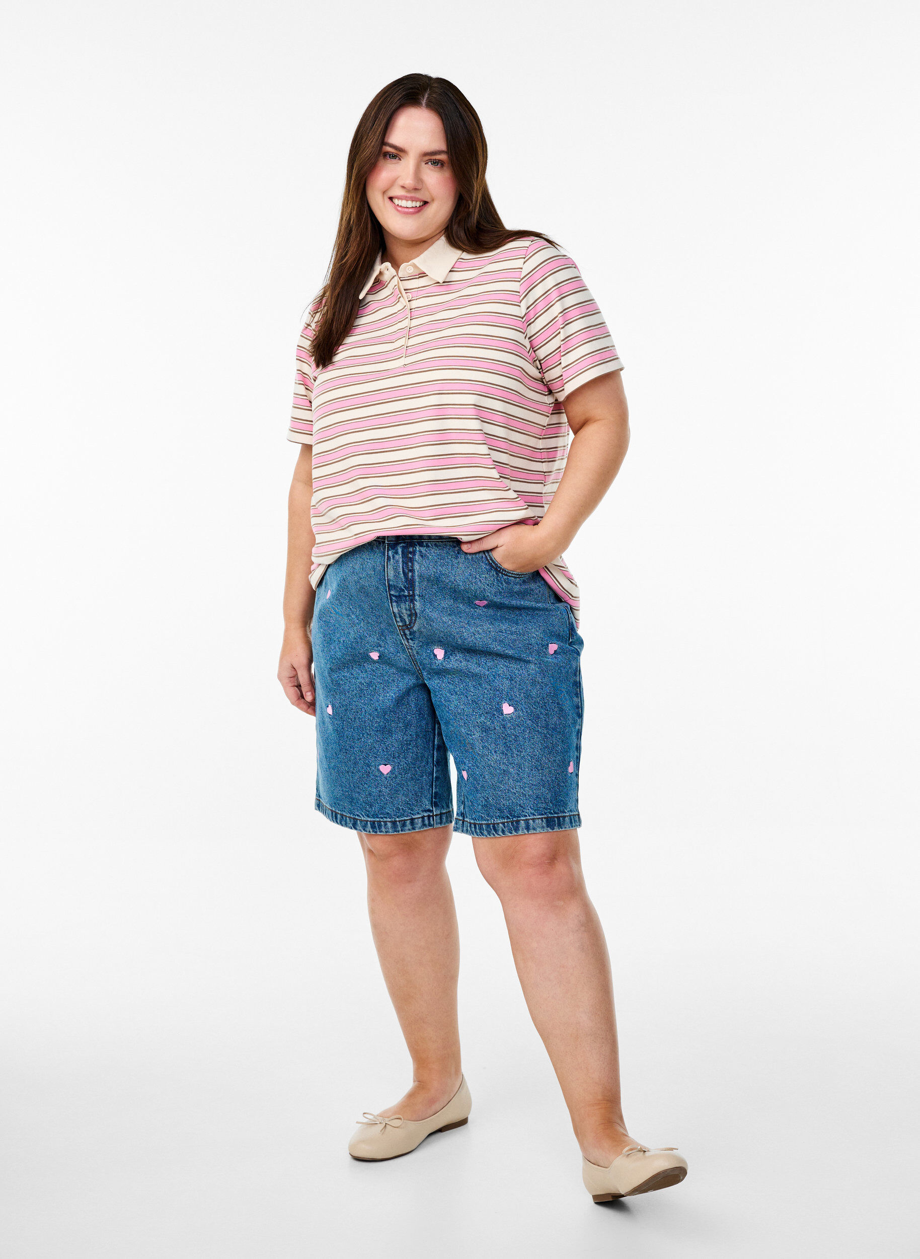 ZizziDenim-Shorts mit hoher Taille und mit Herzen bestickt, Blau, Model image number 1