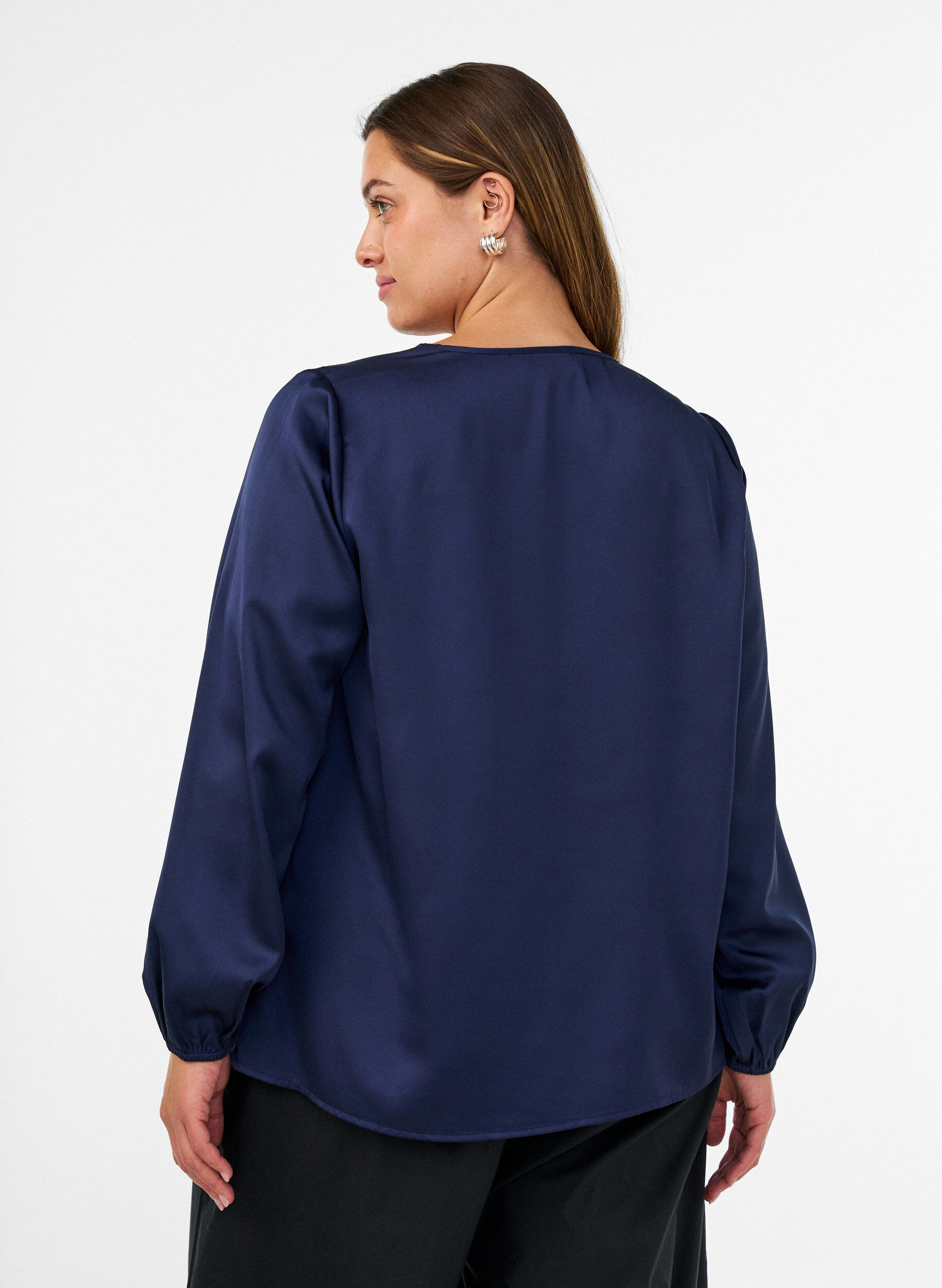 ZizziSatinbluse mit Spitzenapplikationen und Perlen, Blau, Model image number 2