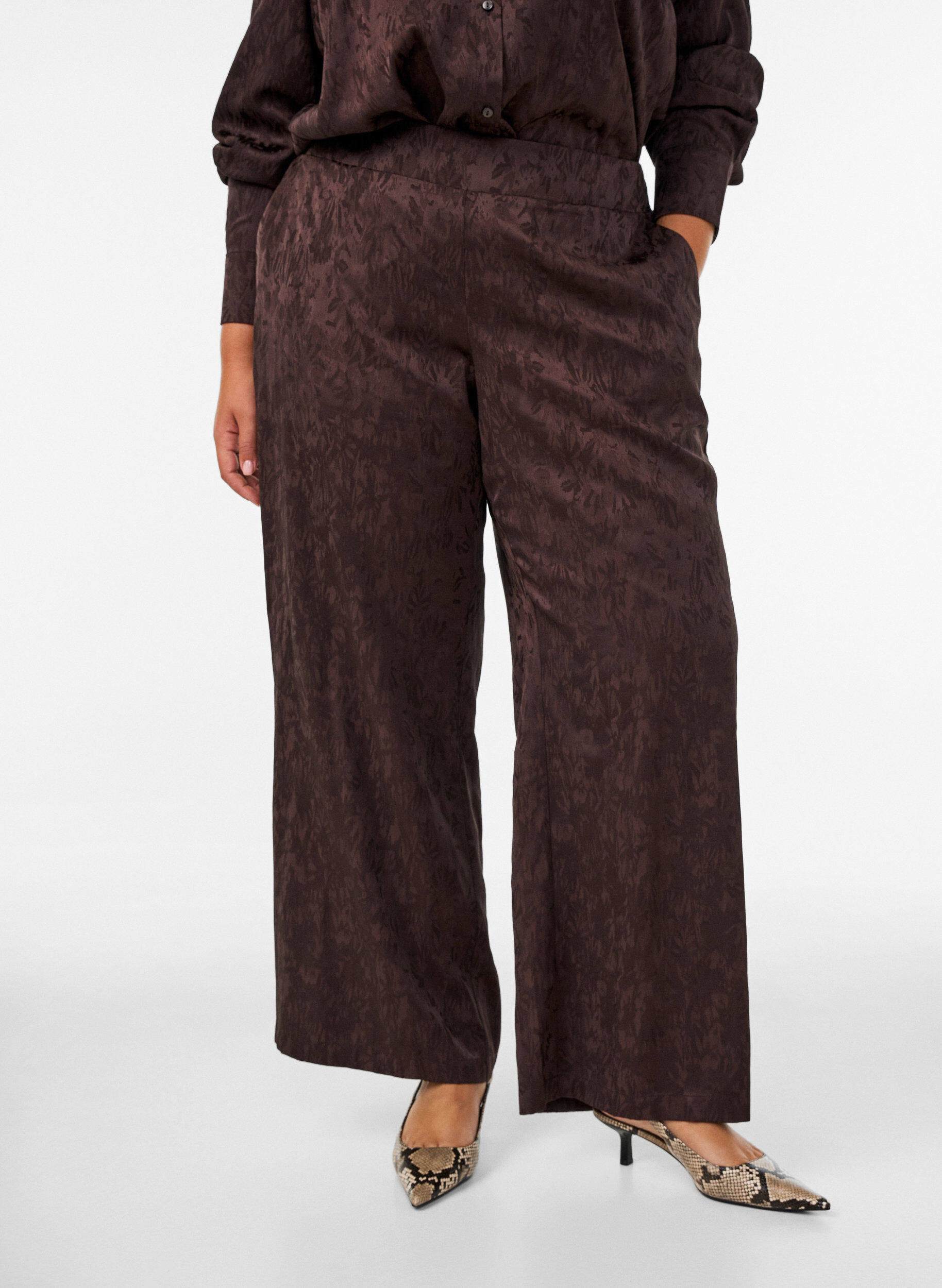 ZizziWeite Hose mit Paisleymuster und hoher Taille, Braun, Model image number 2
