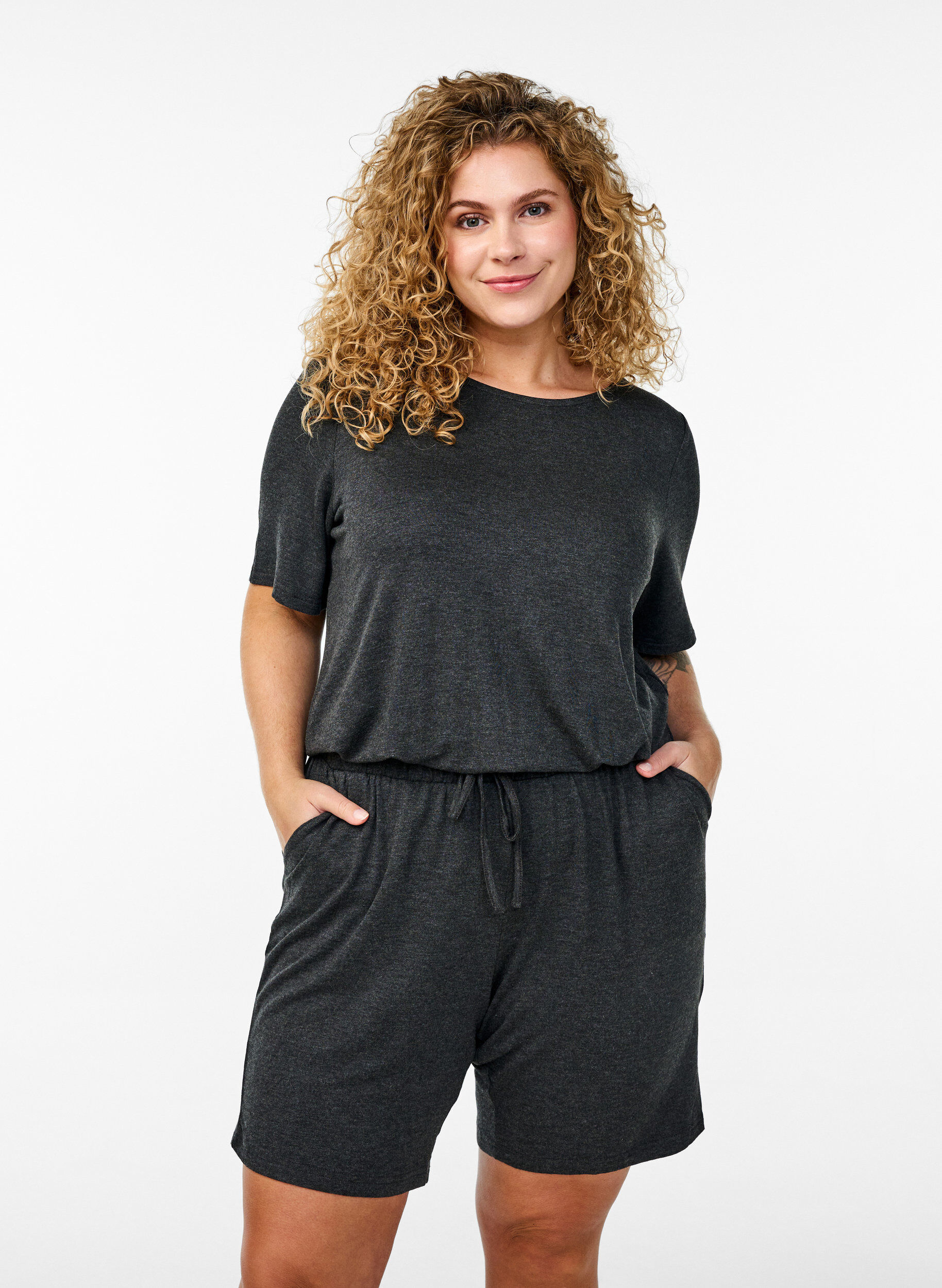 ZizziJumpsuit mit kurzen Beinen, Grau, Model image number 0