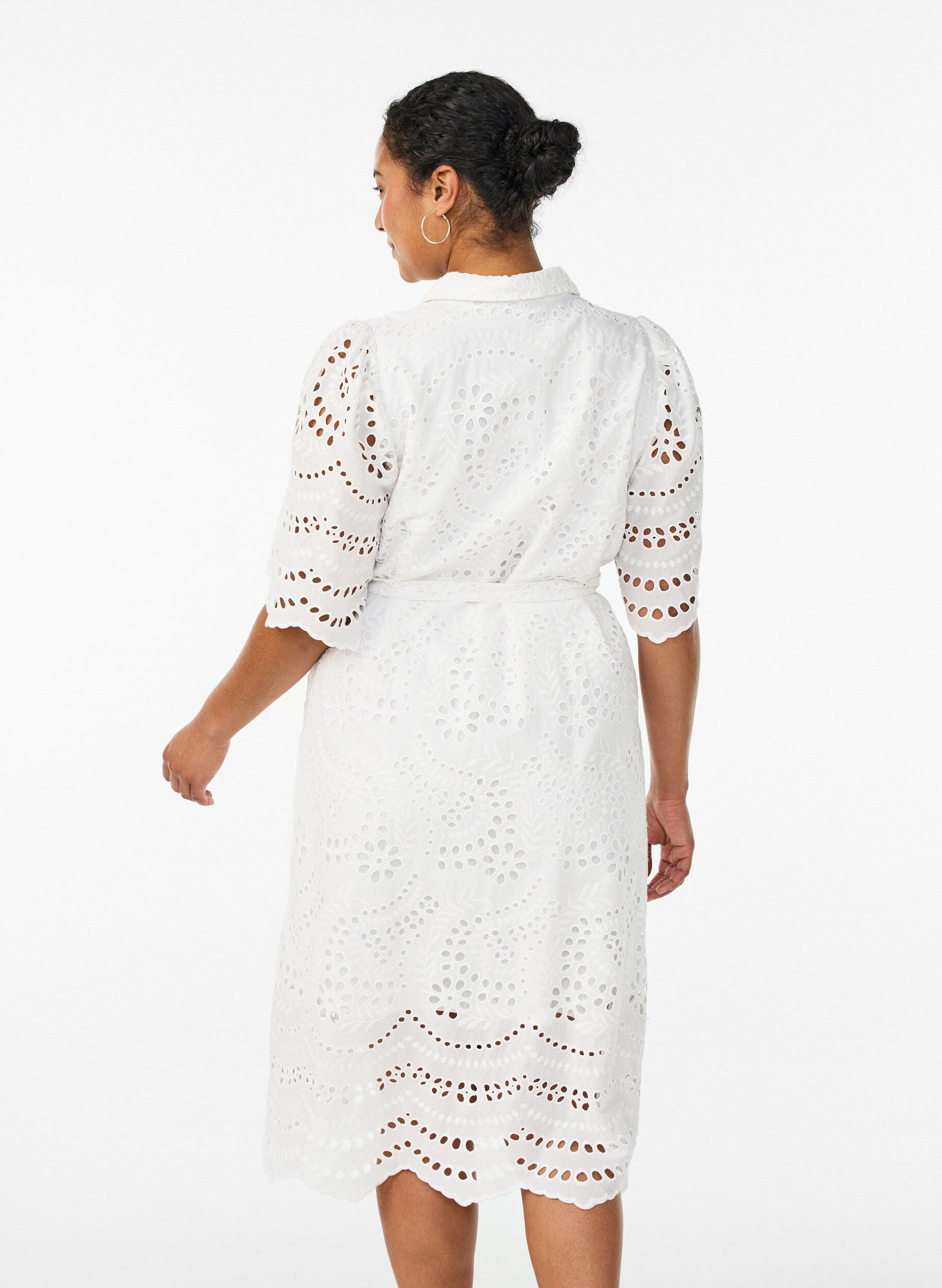 ZizziHemdblusenkleid aus Broderie Anglaise mit Bindeg&uuml;rtel, Wei&szlig;, Model image number 2